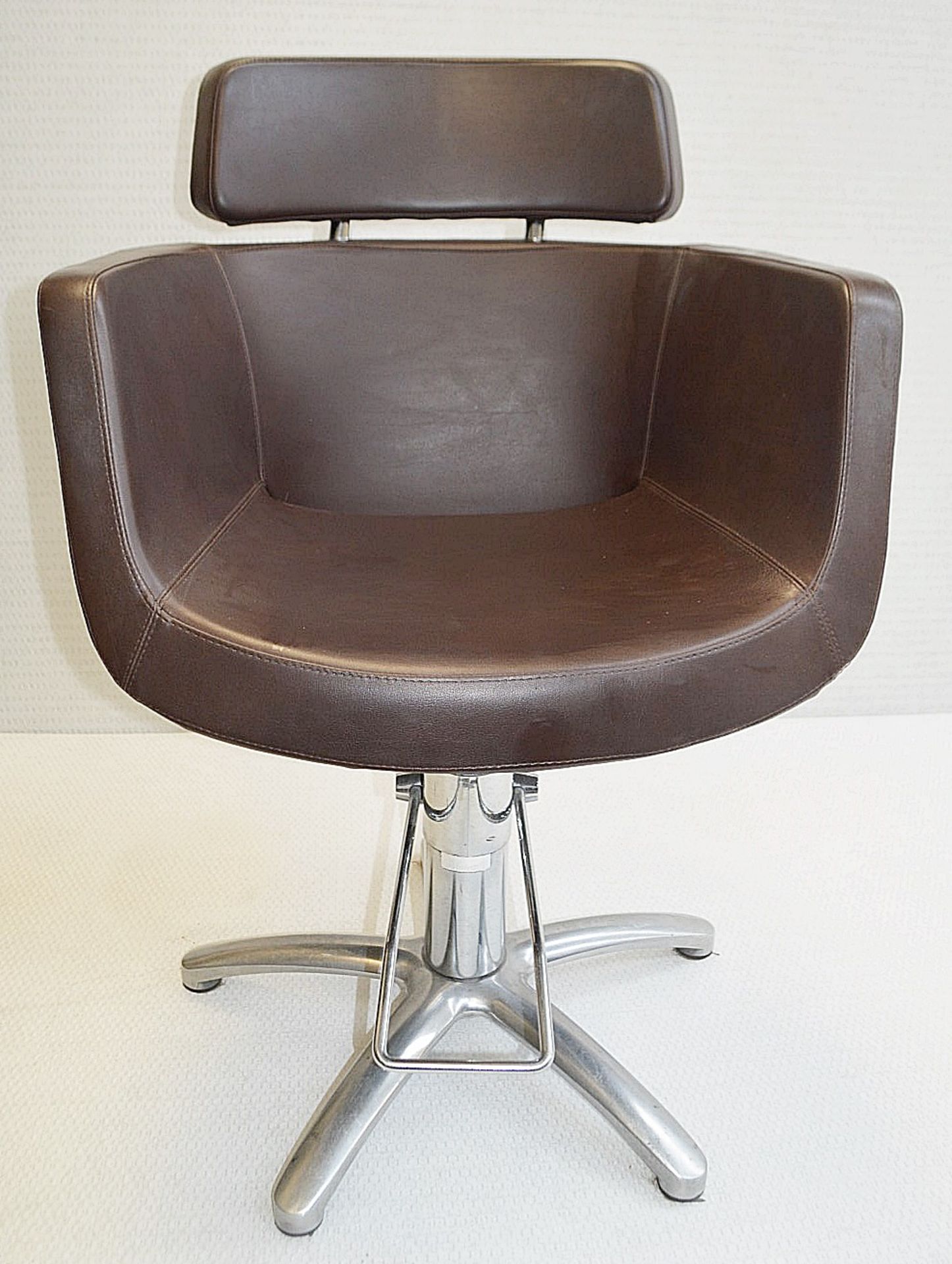 5 x Malet Branded Professional Hairdressing Salon Swivel Chairs In Brown - Includes 4 x Foot Rests - Image 3 of 7