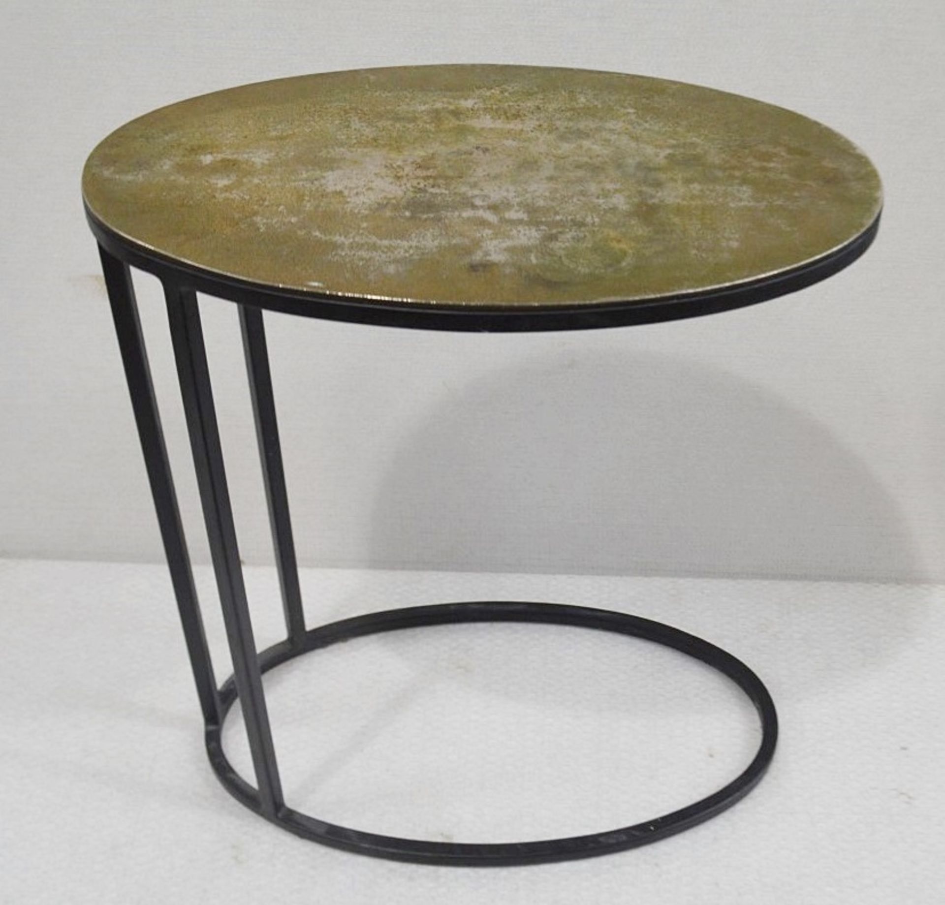 1 x Elegant Oval Shaped Side Table With A Slim Metal Base And Brass Finish - Dimensions: H59 x W28 x - Image 3 of 4