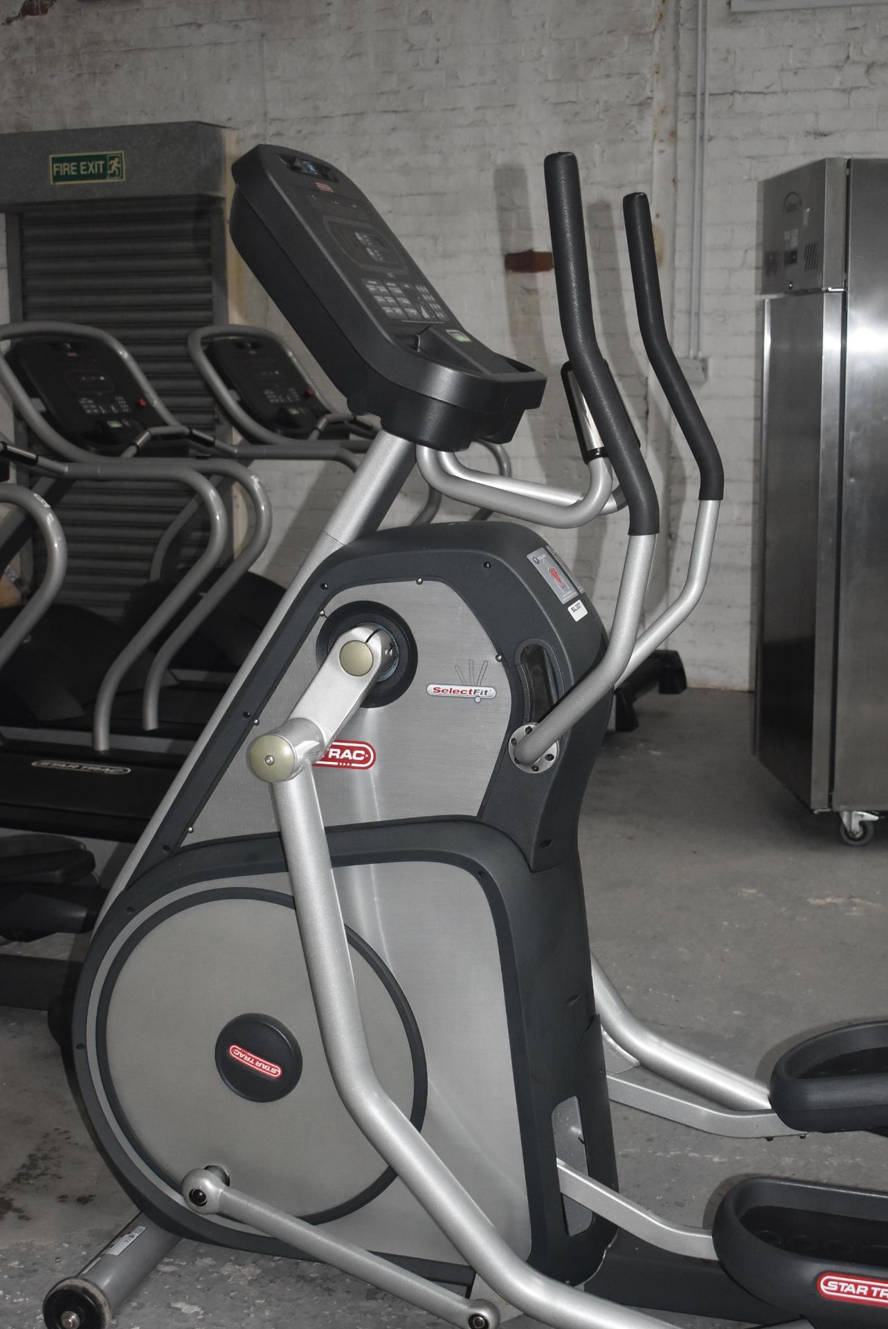 1 x Star Trac Commercial Excercise Elliptical Cross Trainer - CL011 - Ref SL307 GIT -  Location: - Image 4 of 11