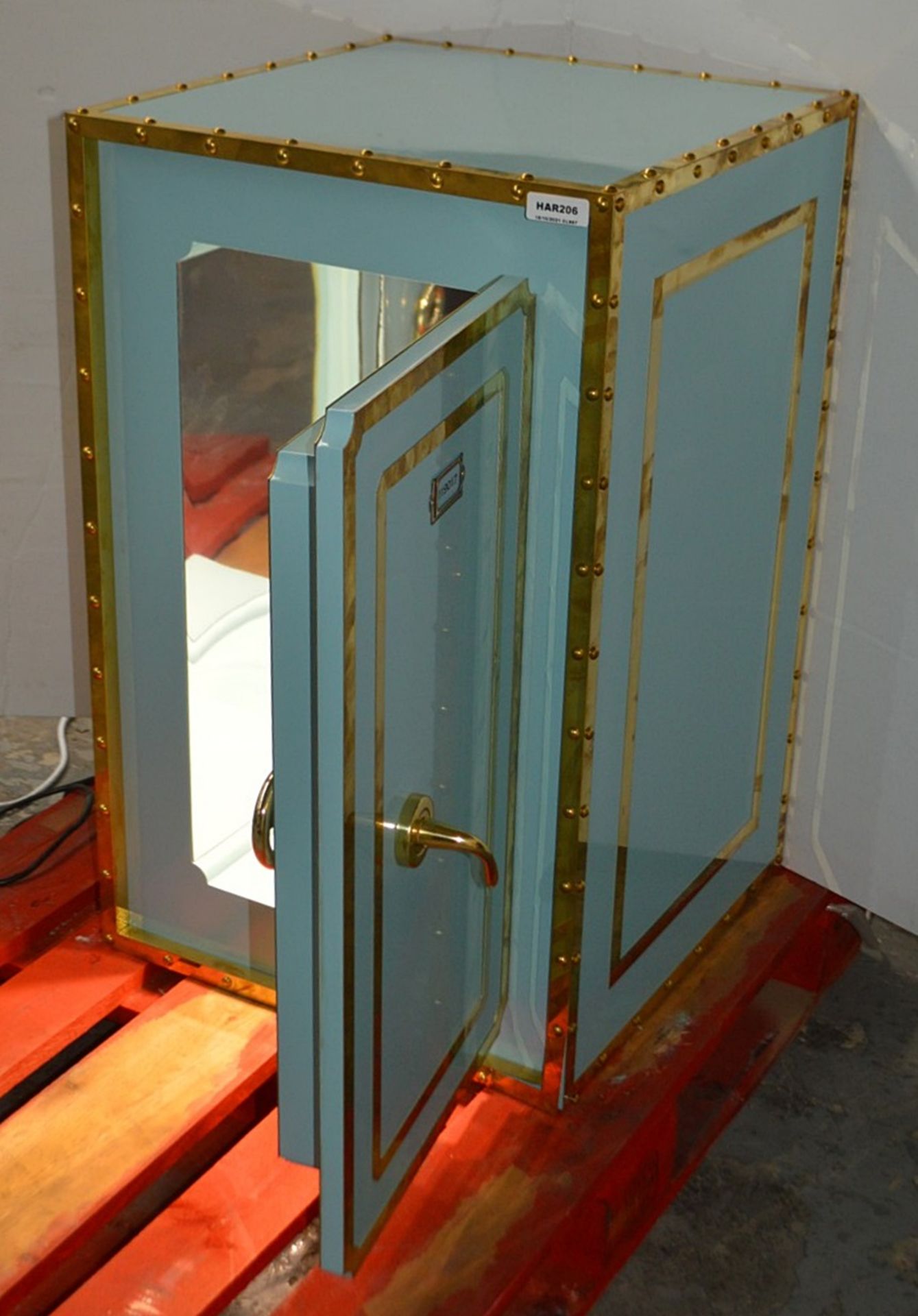 1 x Illuminated Bank Vault Safe-style Mirrored Retail Shop Display Box In Tiffany Blue - Dimensions: - Image 4 of 6