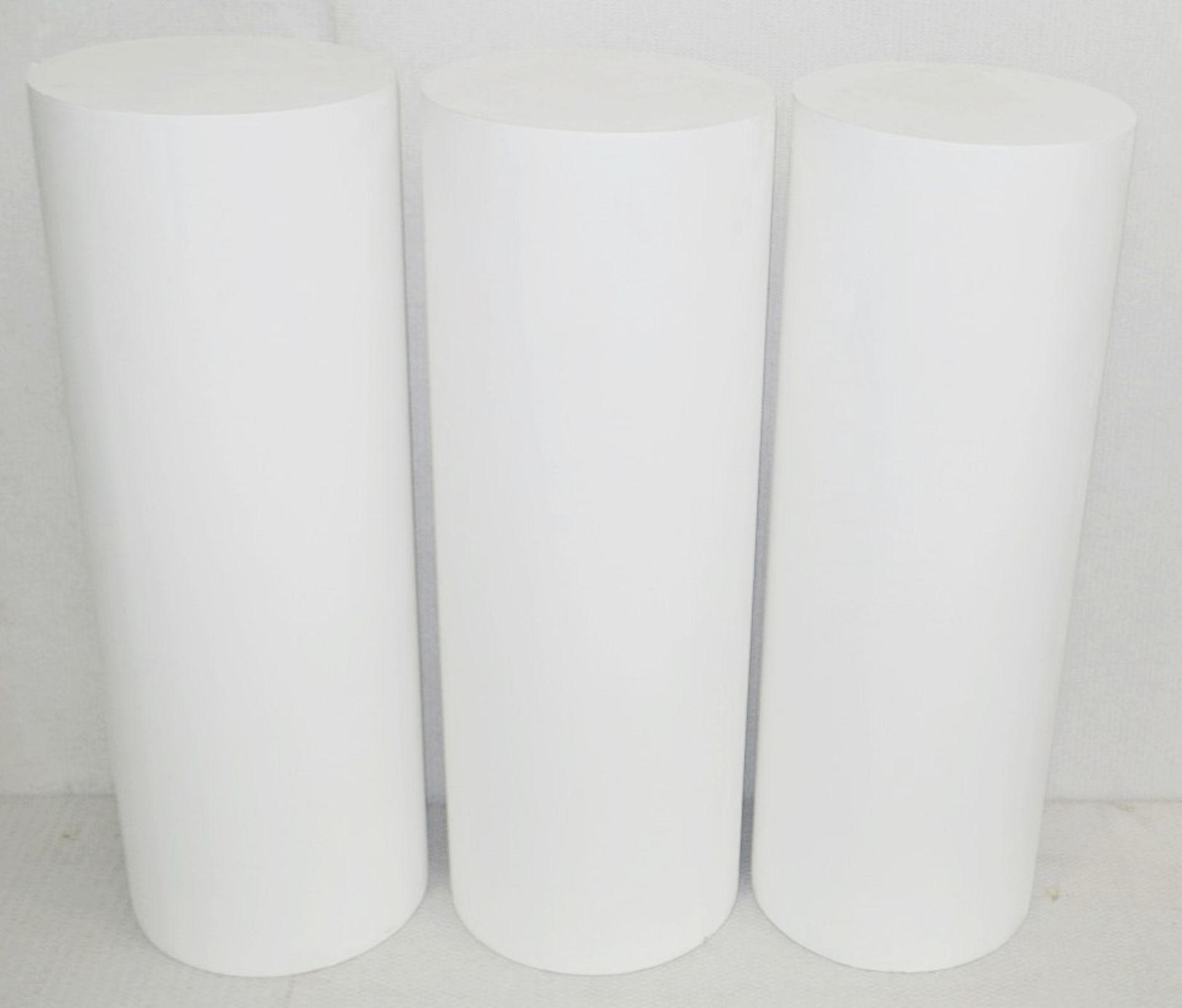 Set Of 3 x Cylinder 1-Metre Tall Retail Shop Display Plinths - Dimensions: Height 100cm / ø 36cm - Image 4 of 5