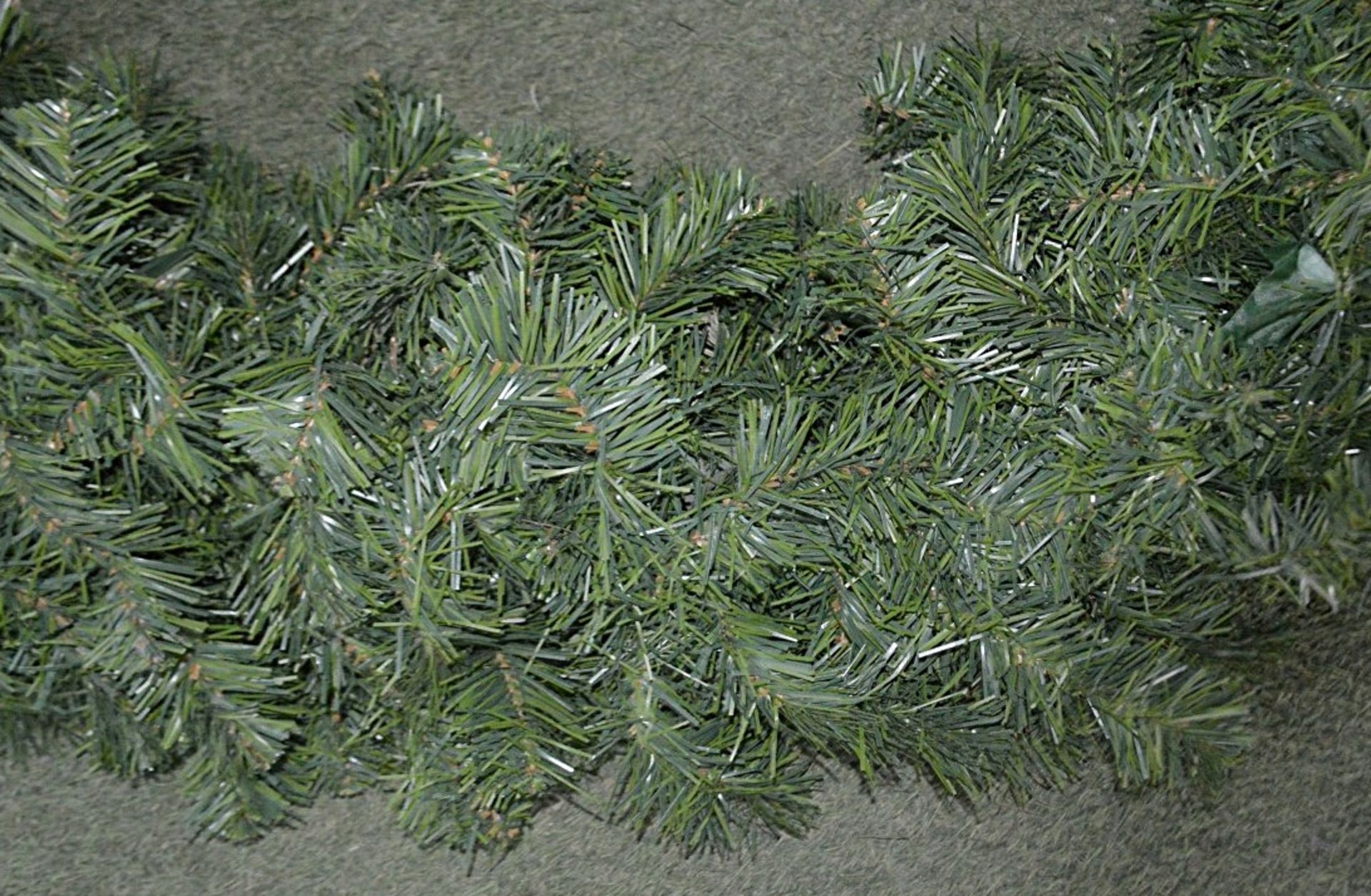 2 x Sections Of Large Commercial Christmas Display Wreaths - Each 1-Metre In Diameter - Ex- - Image 3 of 3