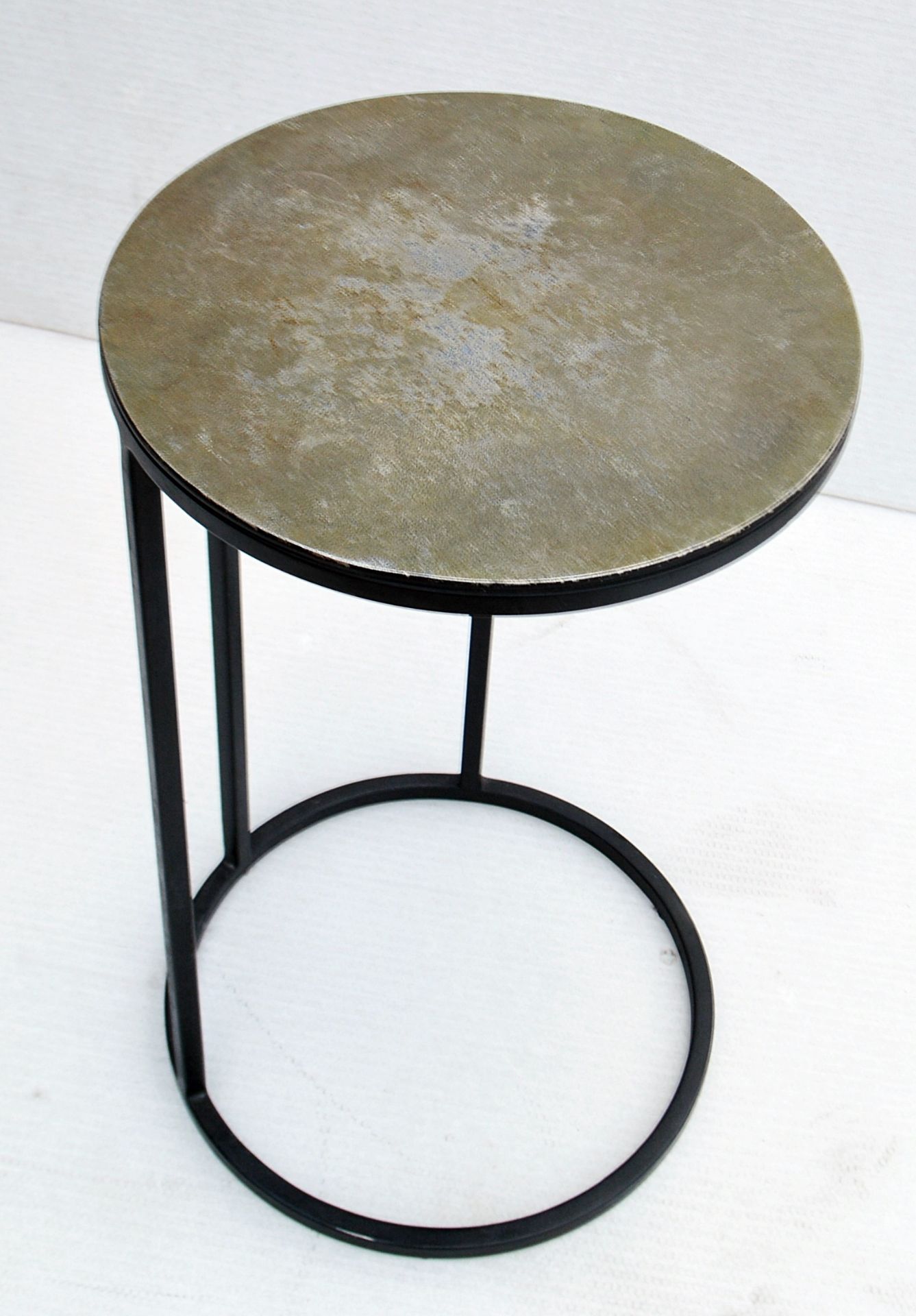 A Pair Of Elegant Circular Side Tables With Slim Metal Bases And Textured Brass Finish - Dimensions: - Image 2 of 4