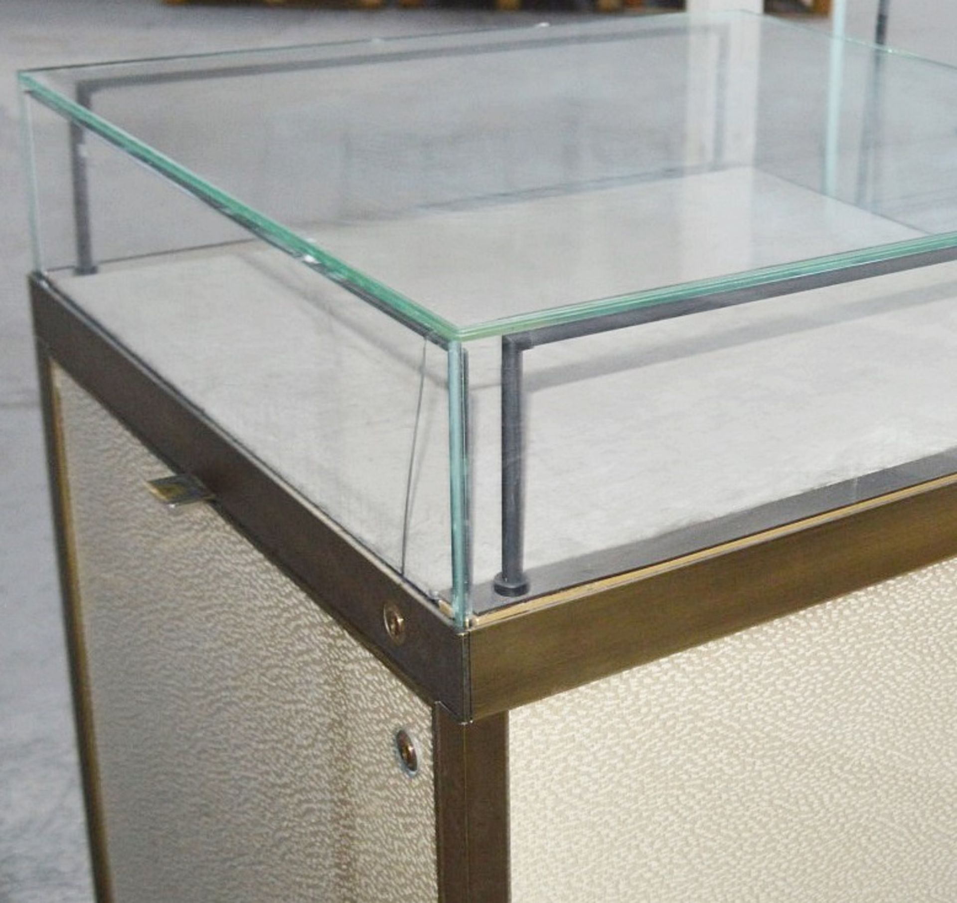 1 x Luxury Double Cabinet Glass Display Case - Dimensions: H124 x W100 x D65cm - Ex-Showroom Piece - Image 2 of 9