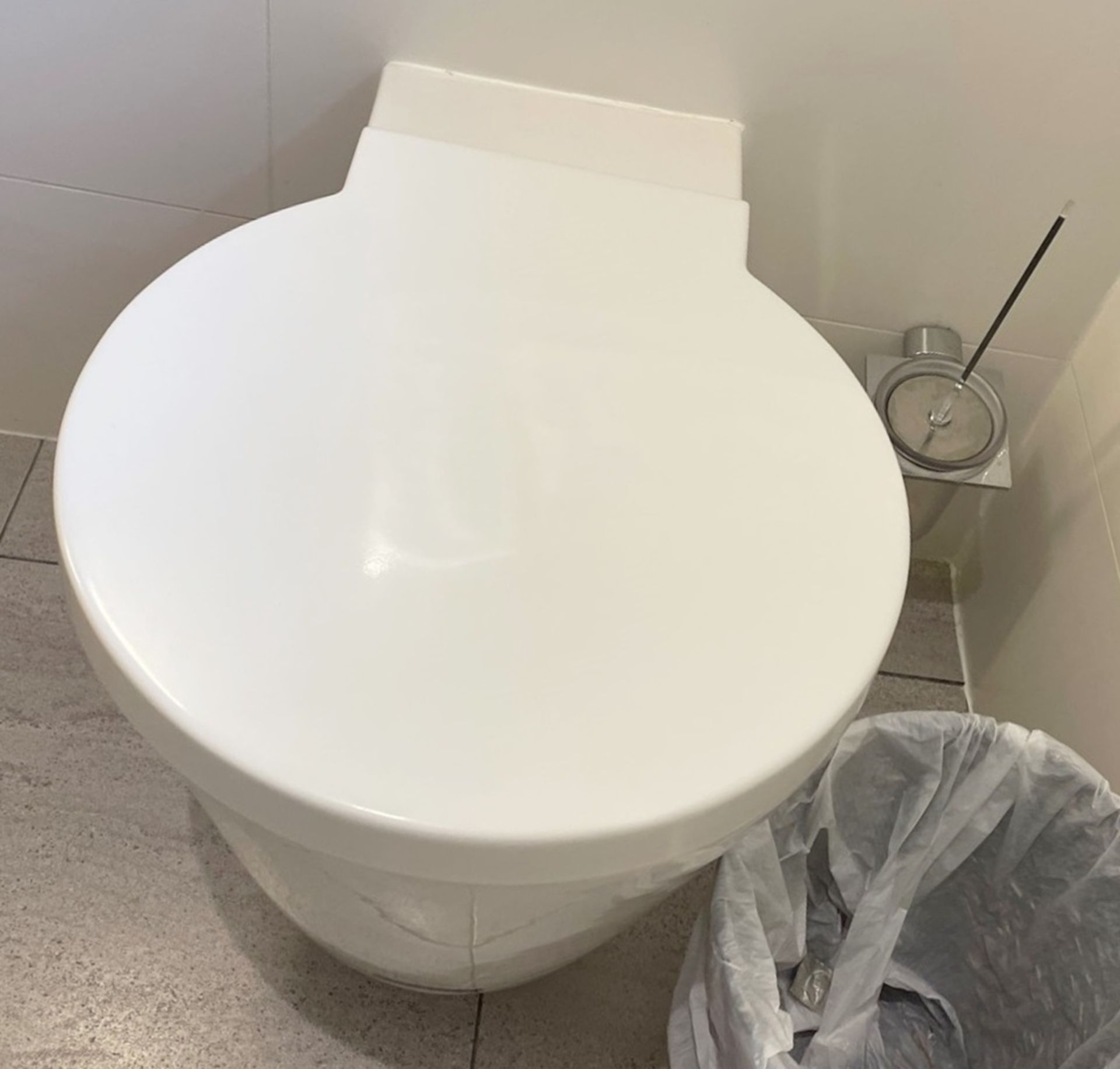 1 x Complete Bathroom Suite With Philip Starck, Duravit & Vitra Fittings - NO VAT ON THE HAMMER - Image 34 of 34