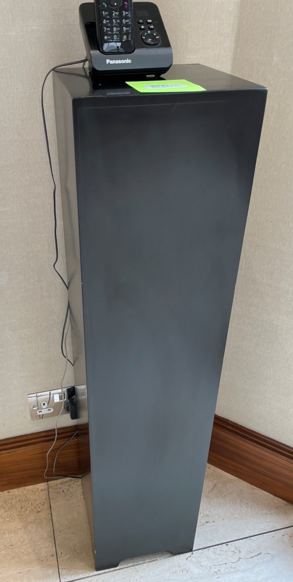 1 x Elegant Pedestal / Column / Plant Stand In Matt Black - Dimensions: 100 x 23 x 23cm - Image 3 of 4