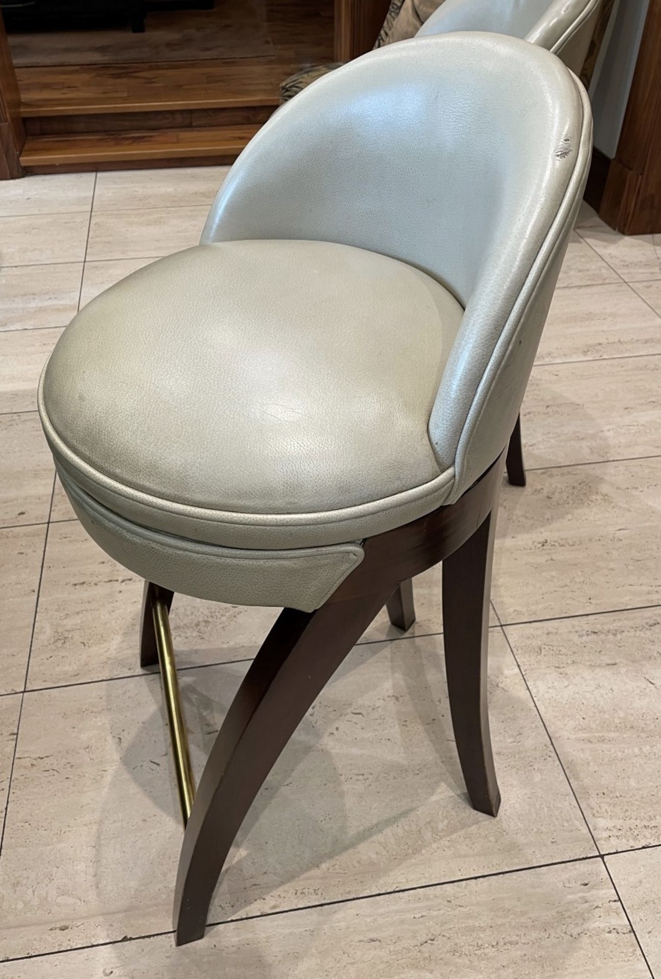 5 x Luxury Leather 360 Degree Bar Stools In Light Grey With Curved Wooden Bases In Wenge - NO VAT - Image 2 of 13