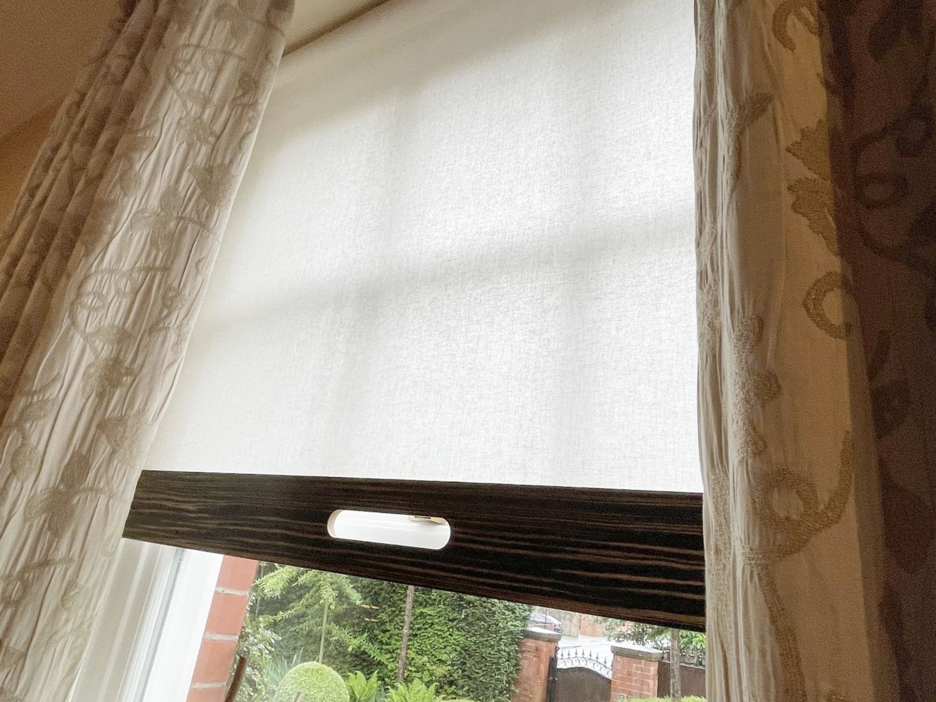 1 x Heavily Lined Premium Embosed Pair Of Curtains - Includes Poles And Blind - Ref: SGV126/GF-Ent - - Image 5 of 12