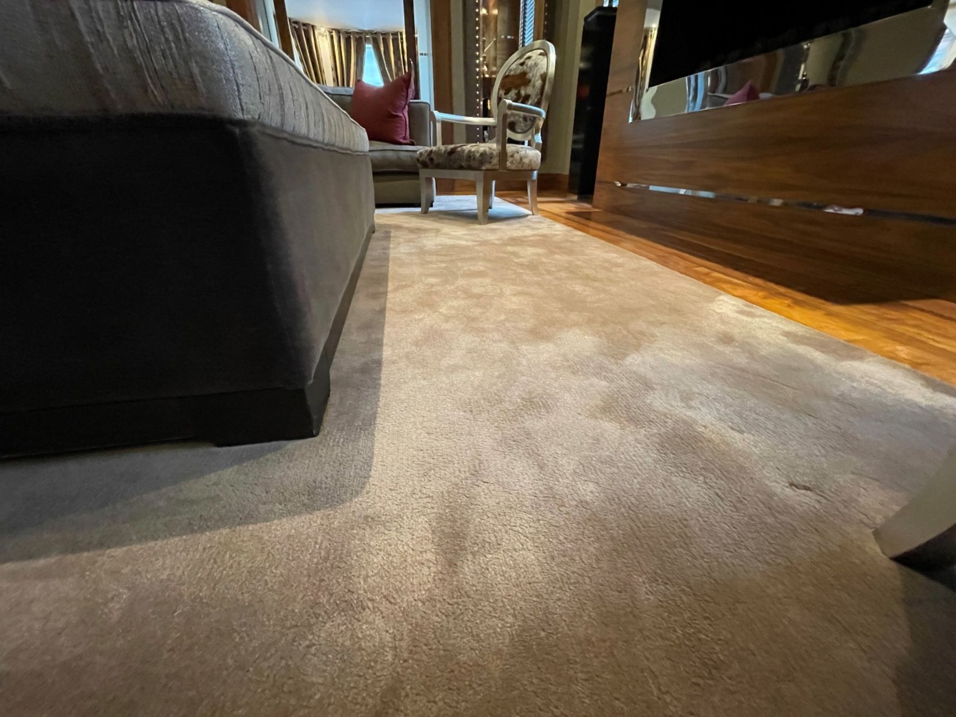 1 x Large Premium Carpet In Beige - Dimensions: 485cm / 306cm - NO VAT ON THE HAMMER - Image 4 of 6