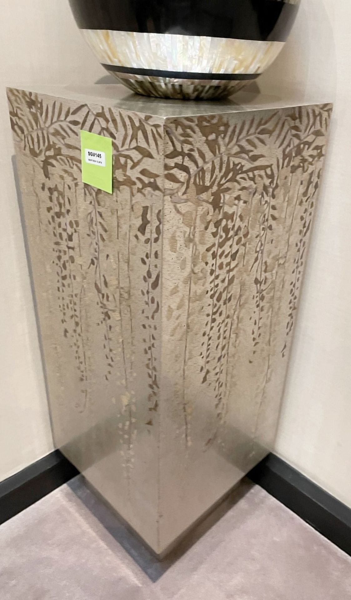 1 x Patterned Column With Leaf Design - Dimensions: 40 x 40 x H100cm - Ref: SGV145 - CL672 - NO VAT - Image 5 of 5