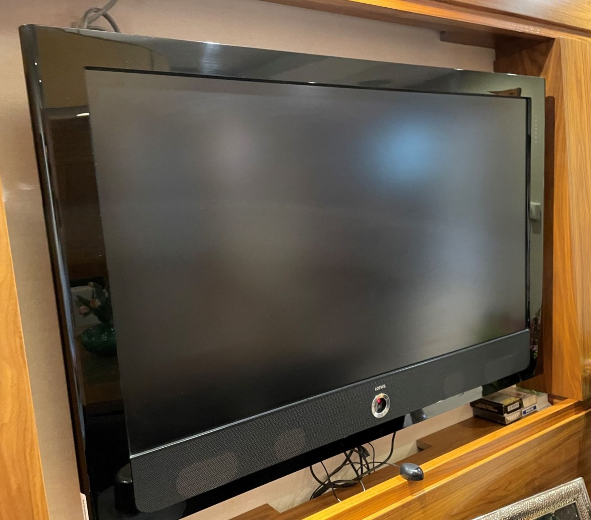 1 x Loewe 42' Television Wall Mounted with TV Remote Control - Ref: SGV131-GF/BDR - CL672 - NO VAT - Image 3 of 5