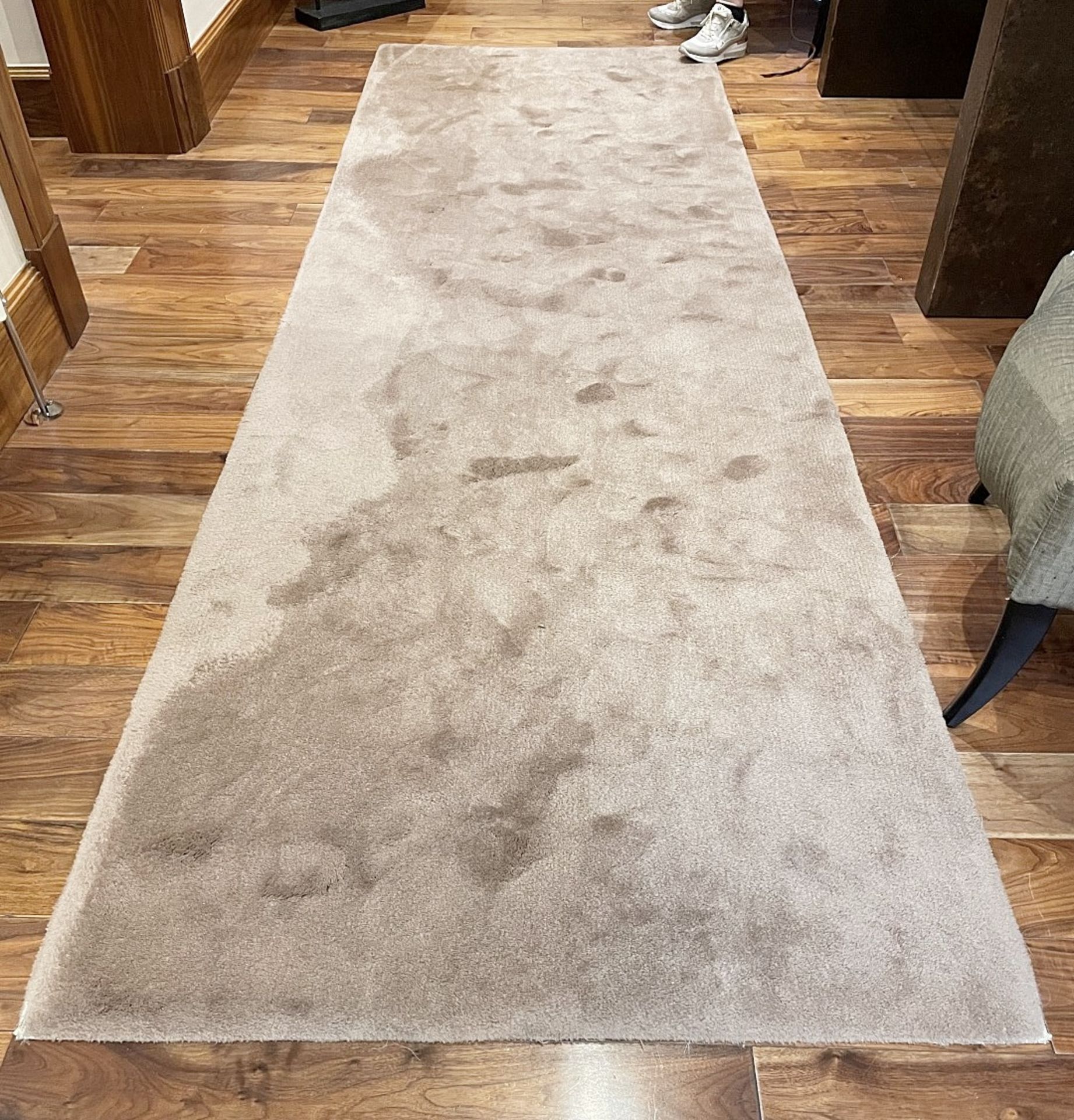 1 x Premium 3.5 Metre Long Carpet Runner  - Dimensions: 325cm x 105cm - Ref: SGV151 - CL672 - NO VAT