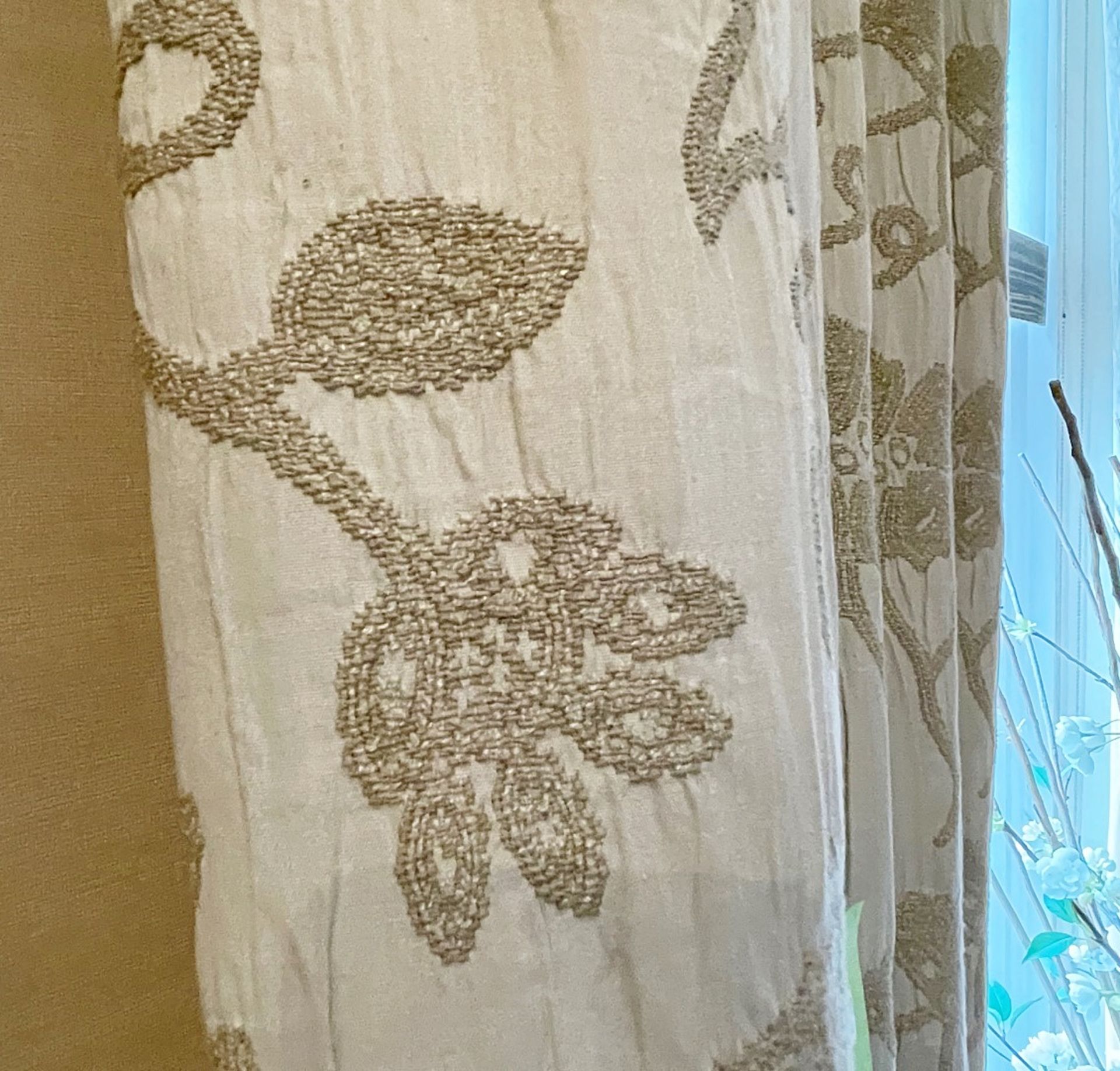 1 x Heavily Lined Premium Embosed Pair Of Curtains - Includes Poles And Blind - Ref: SGV126/GF-Ent - - Image 6 of 12