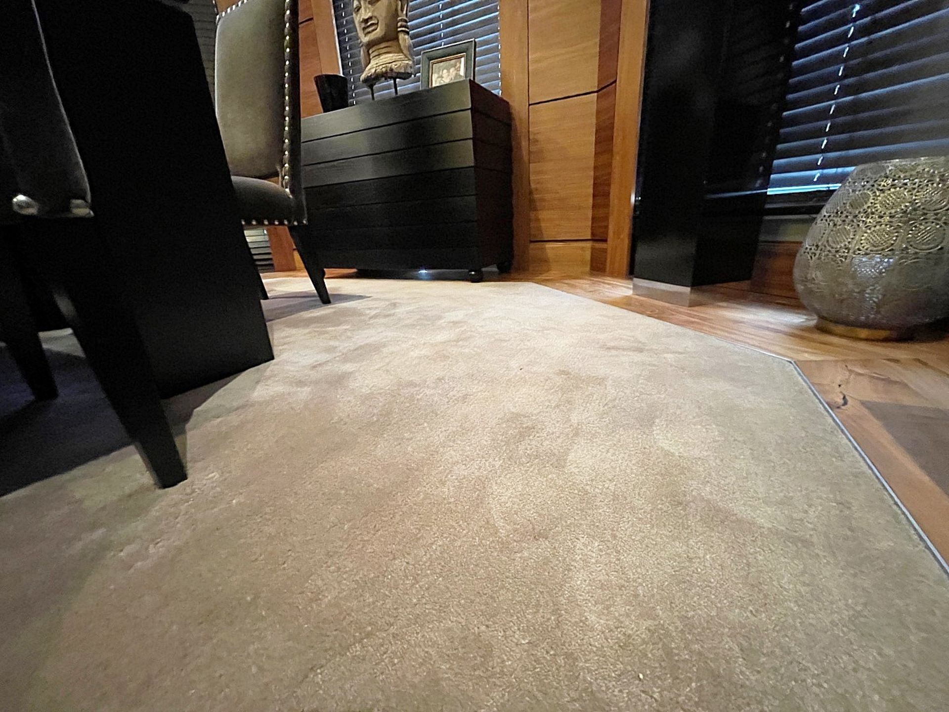 1 x Large Premium Carpet In Beige - Dimensions: 405cm / 304cm - NO VAT ON THE HAMMER - Image 7 of 7