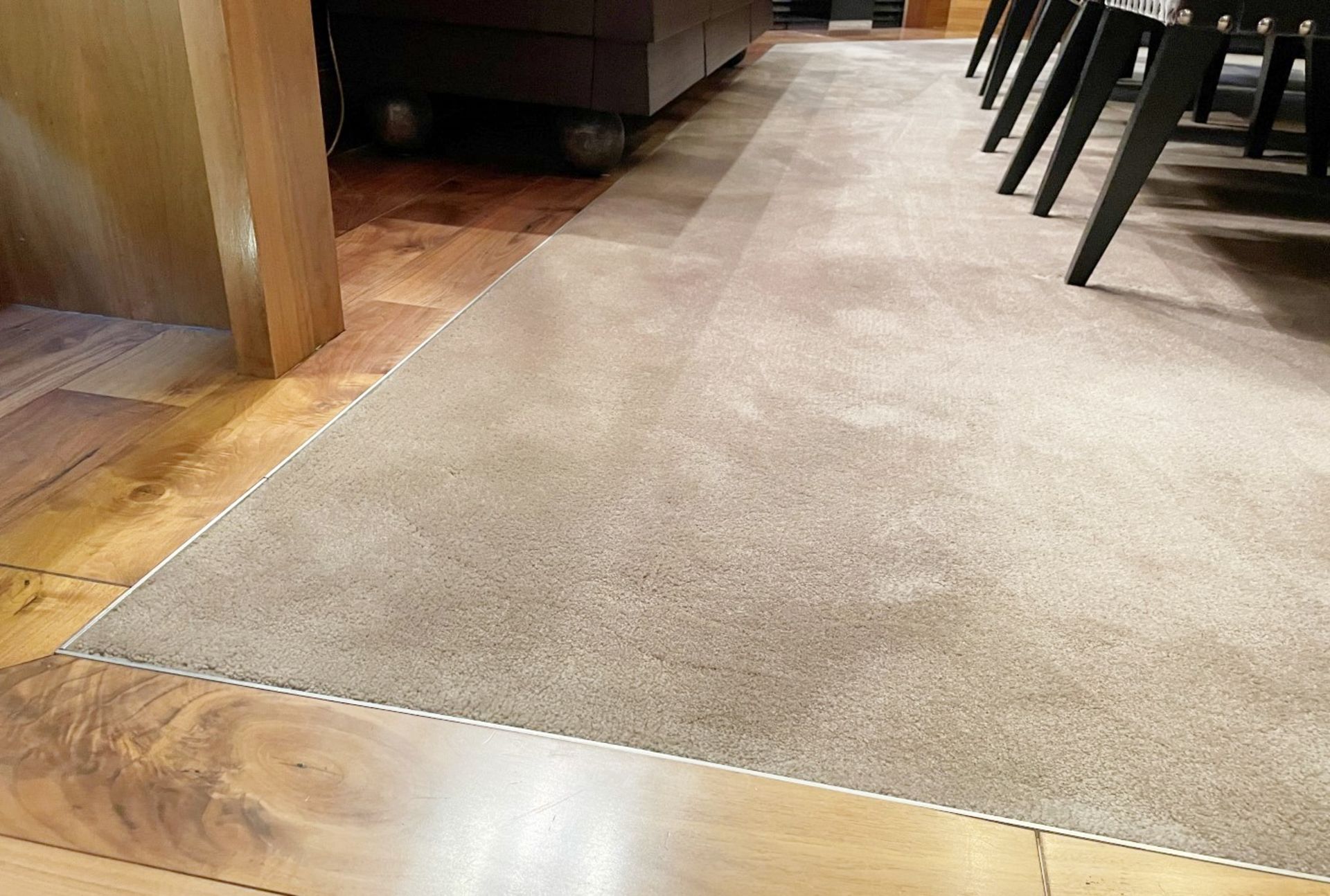 1 x Large Premium Carpet In Beige - Dimensions: 405cm / 304cm - NO VAT ON THE HAMMER - Image 3 of 7