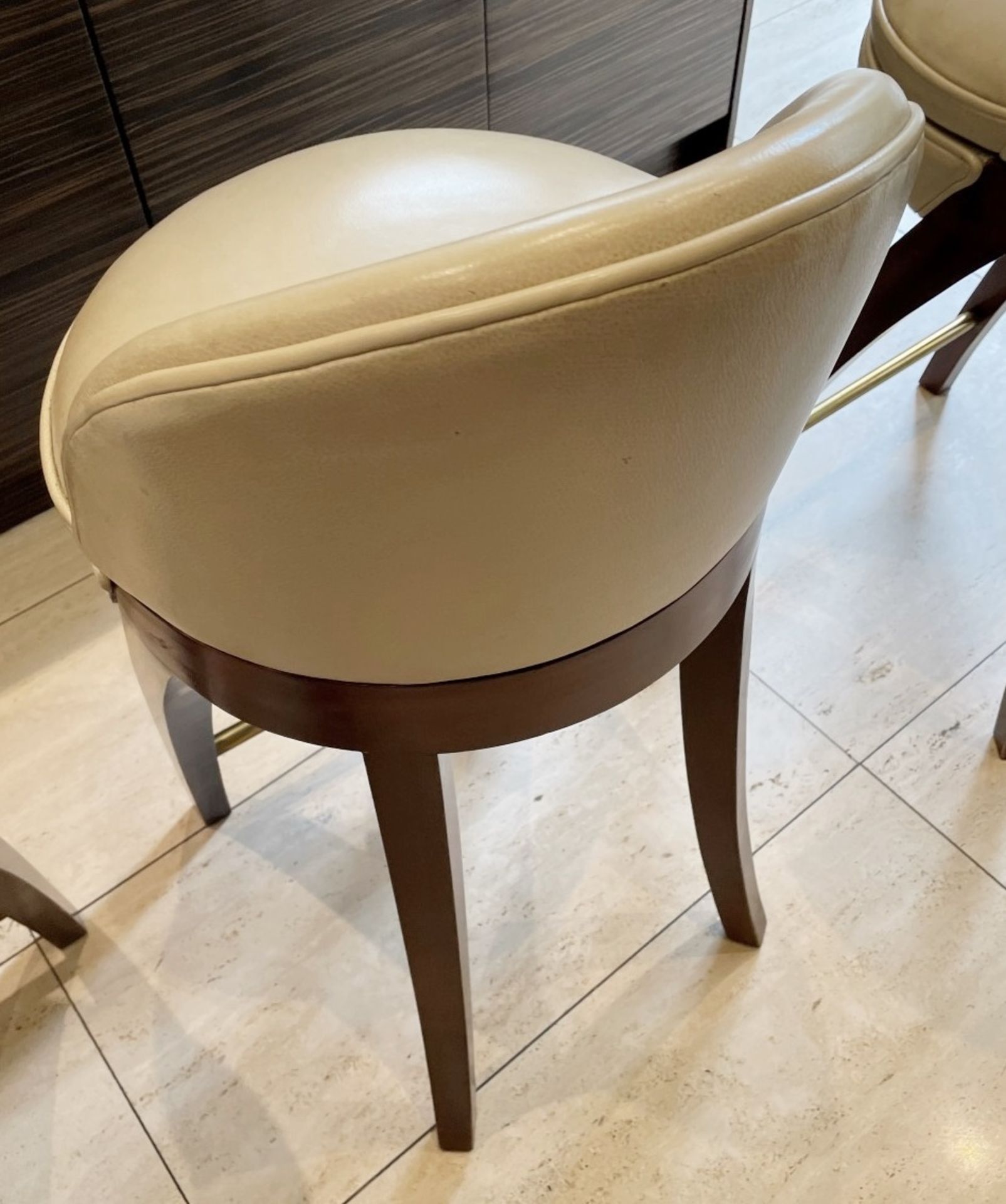 5 x Luxury Leather 360 Degree Bar Stools In Light Grey With Curved Wooden Bases In Wenge - NO VAT - Image 11 of 13