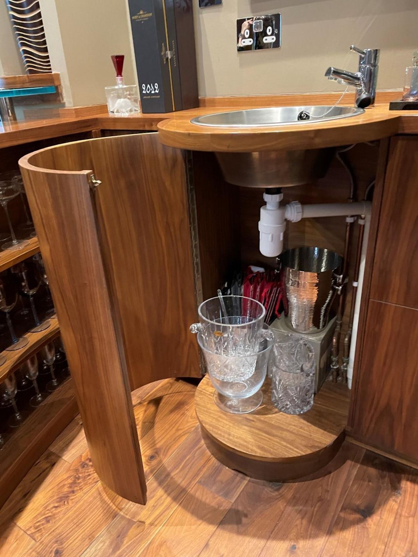 1 x Bespoke Fitted Curved Bar Area In Cherry Wood With A Frosted Glass Counter - NO VAT - Image 18 of 30