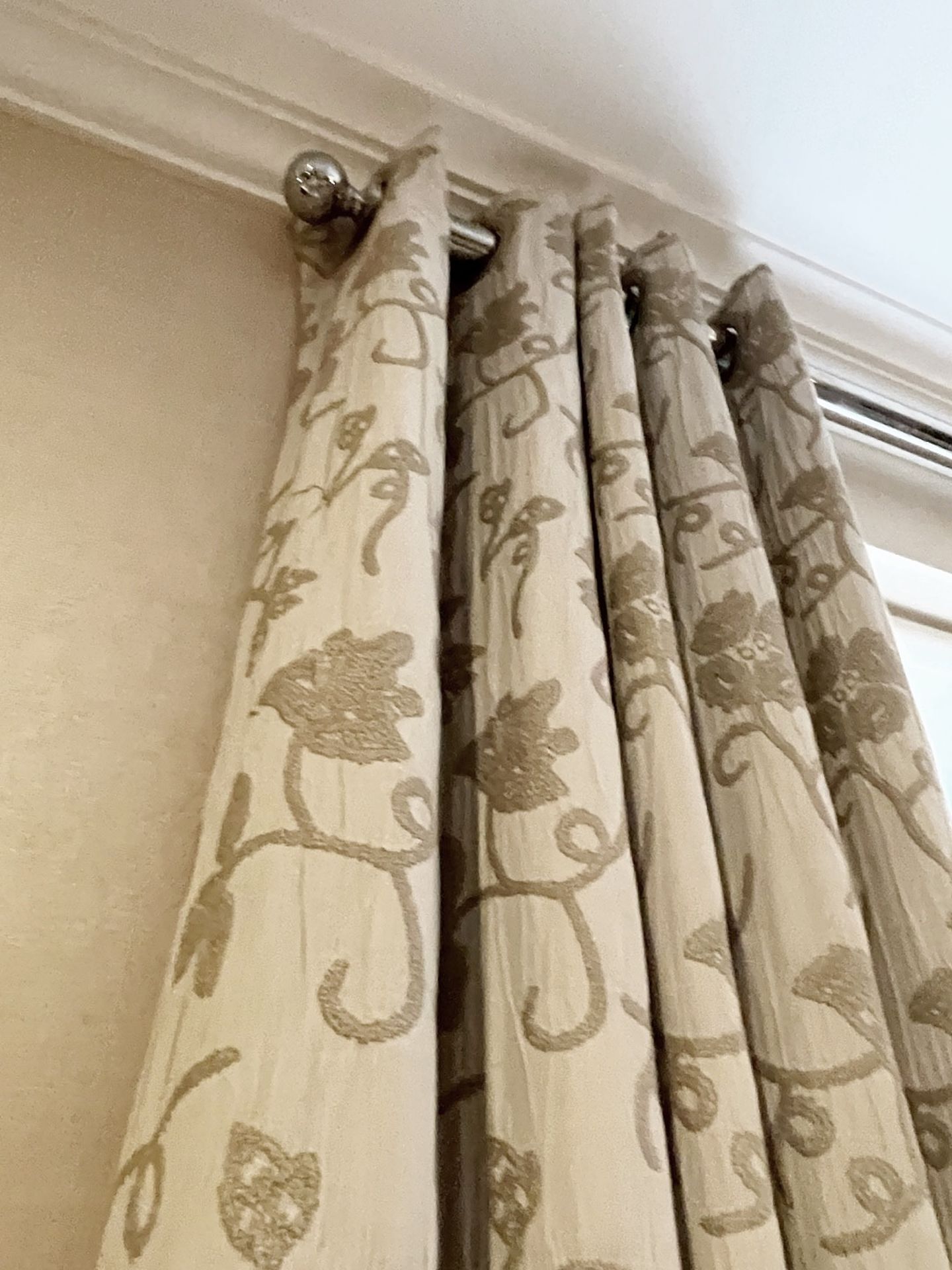 1 x Heavily Lined Premium Embosed Pair Of Curtains - Includes Poles And Blind - Ref: SGV126/GF-Ent - - Image 8 of 12