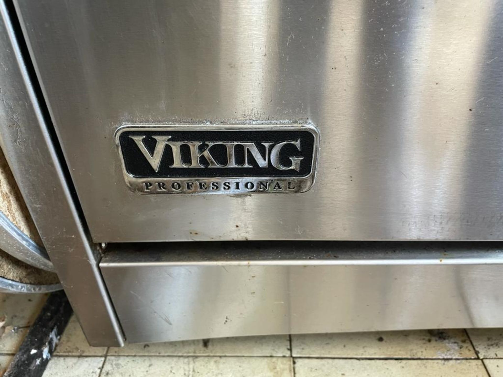 1 x Viking Professional 4 Burner Range Cooker With Gas Convection Oven - CL667 - Location: Brighton, - Image 2 of 5