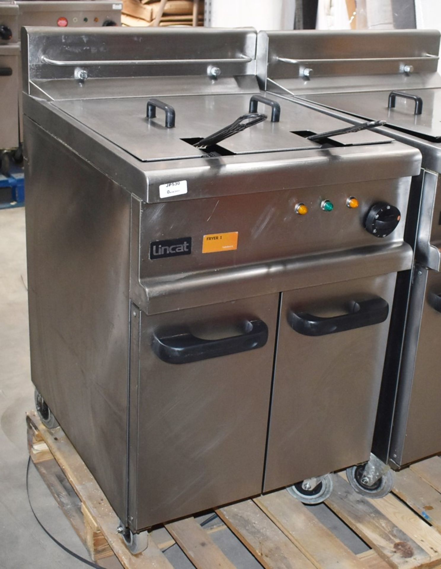 1 x Lincat Opus 700 OE7113 Single Large Tank Electric Fryer With Built In Filteration - 240V / 3PH P - Image 2 of 8
