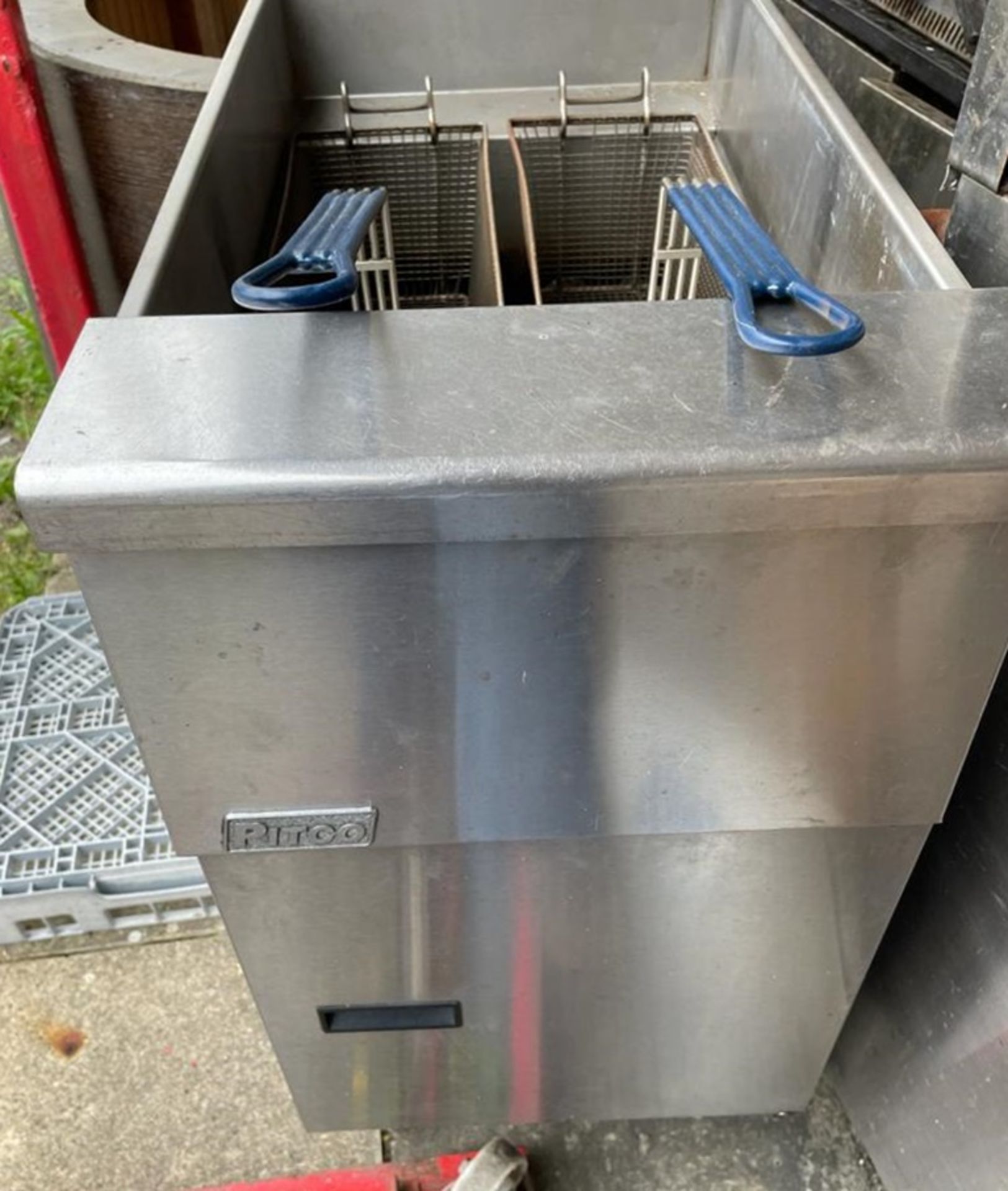 1 x Pitco Gas Fired Single Tank Fryer With Baskets - CL667 - Location: Brighton, Sussex, - Image 2 of 3