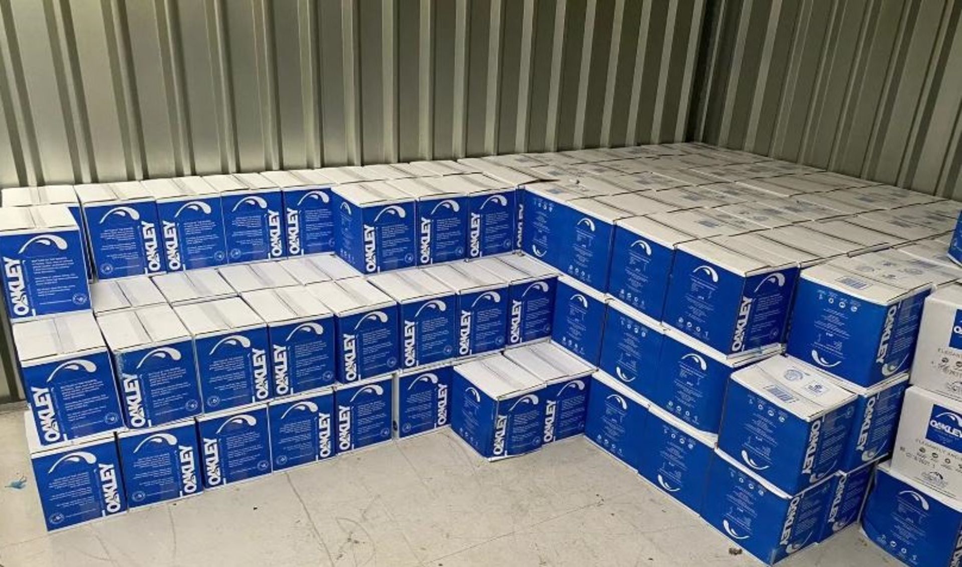 50 x Boxes of Oakley Artisan Water - Best Before Dec 2021 - 12 Packs in Each Box - Includes 600 - Image 3 of 8