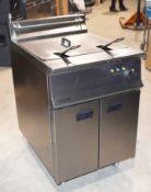 1 x Lincat Opus 800 OE8108 Single Tank Electric Fryer With Filtration - 37L Tank With Two Baskets -