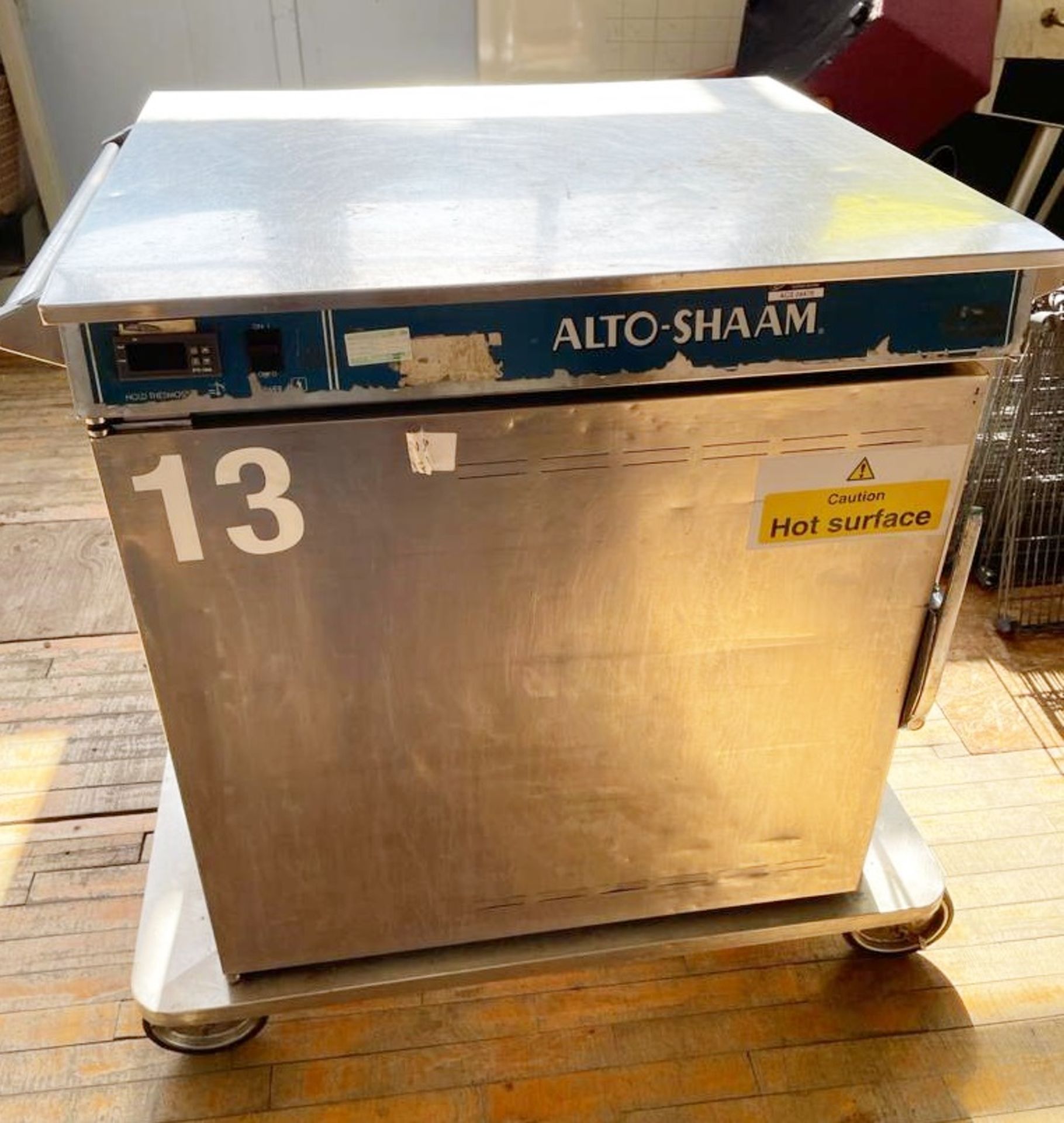 1 x Alto-Shaam Food Warming Holding Cabinet on Castors - Stainless Steel Exterior - CL667 - Ref: ALF