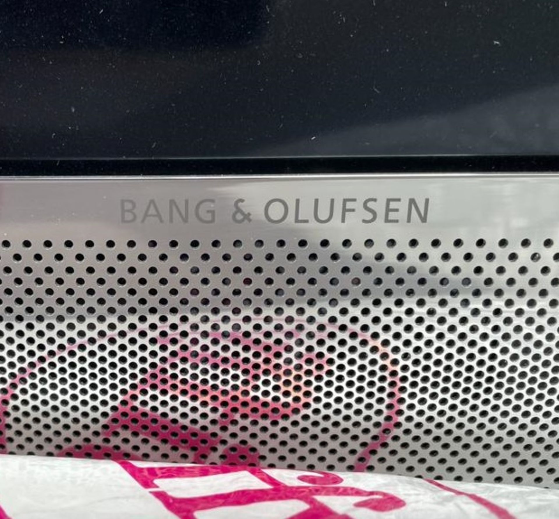 1 x Bang and Olufsen BeoVision 65 Inch Television - In Good Condition and Working Order - Slim - Image 2 of 5