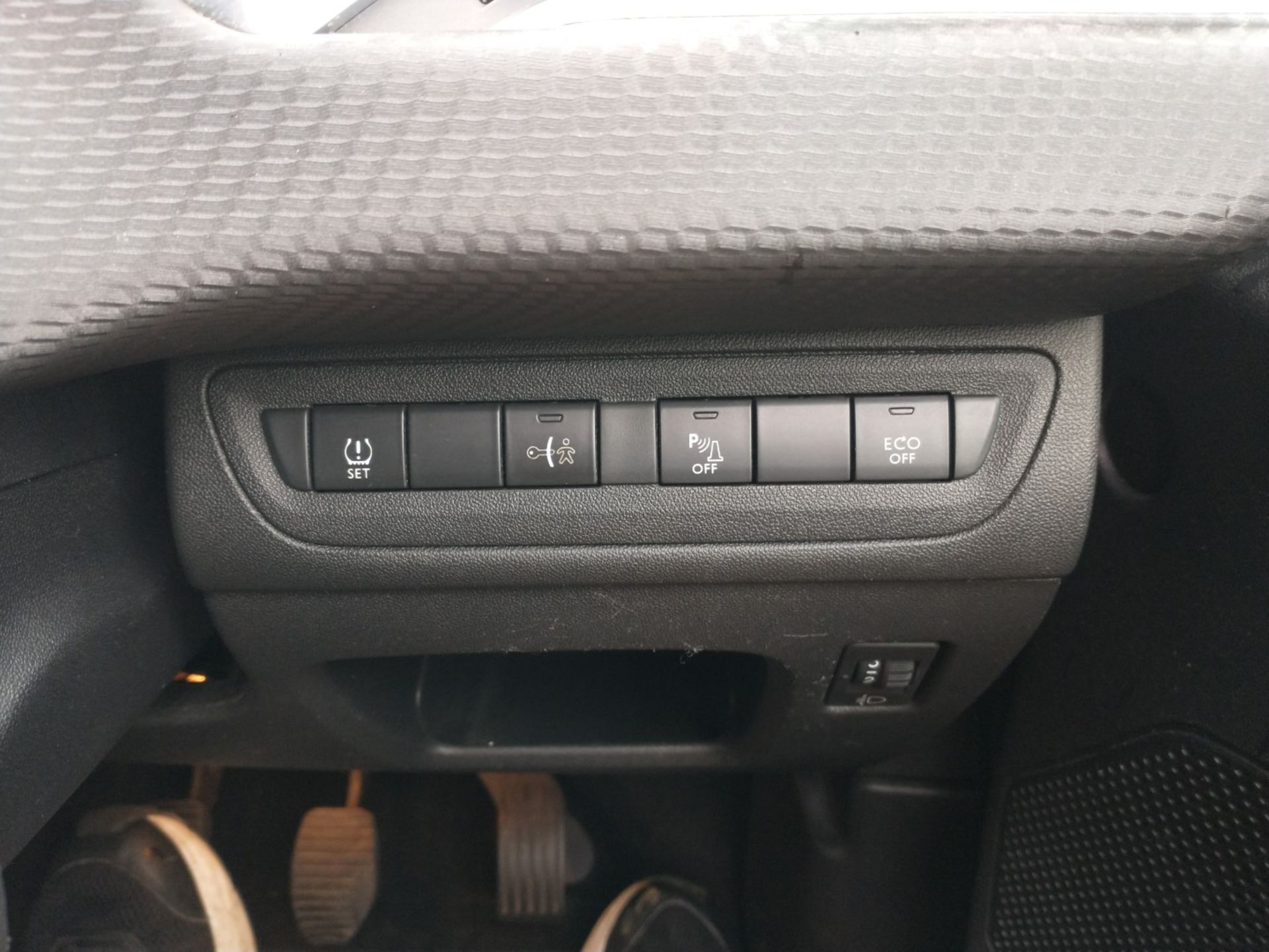 2015 Peugeot 2008 Allure E-Hdi 5dr Diesel SUV - CL505 - Ref: VVS032 - NO VAT ON THE HAMMER - - Image 14 of 19