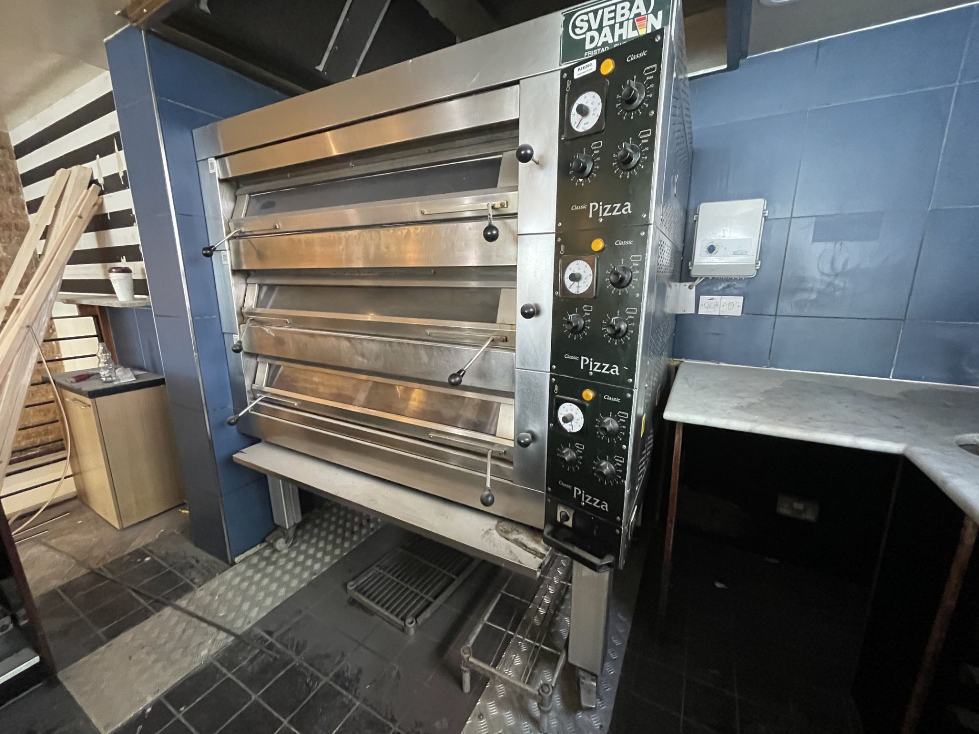 1 x Sveba Dahl Triple Deck Pizza Oven - Model DC-32EP - 3 Phase Power - Size H186 x W170 x D112 - Image 2 of 11