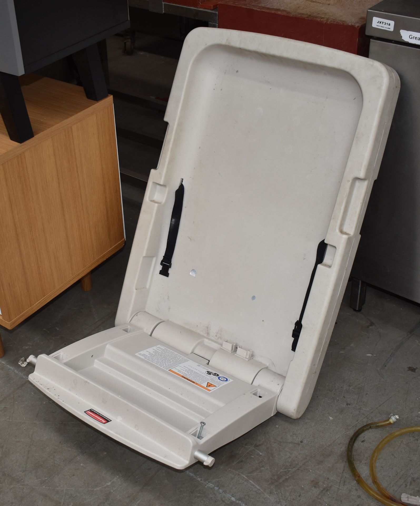 1 x Rubbermaid Wall Mounted Baby Changing Unit - CL011 - Ref: GTI265 - Location: Altrincham WA14 - Image 2 of 2