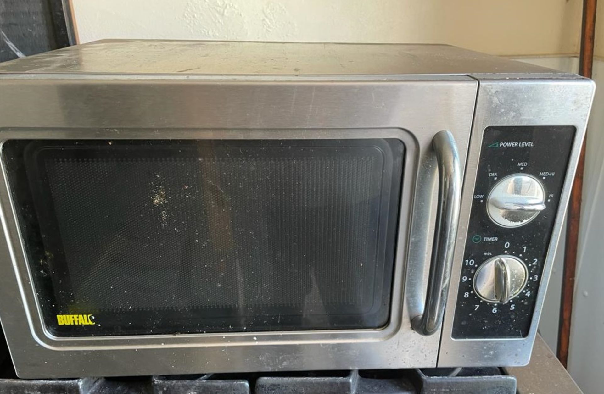 1 x Buffalo Commercial Microwave Oven - CL667 - Location: Brighton, Sussex, BN26Collections:This