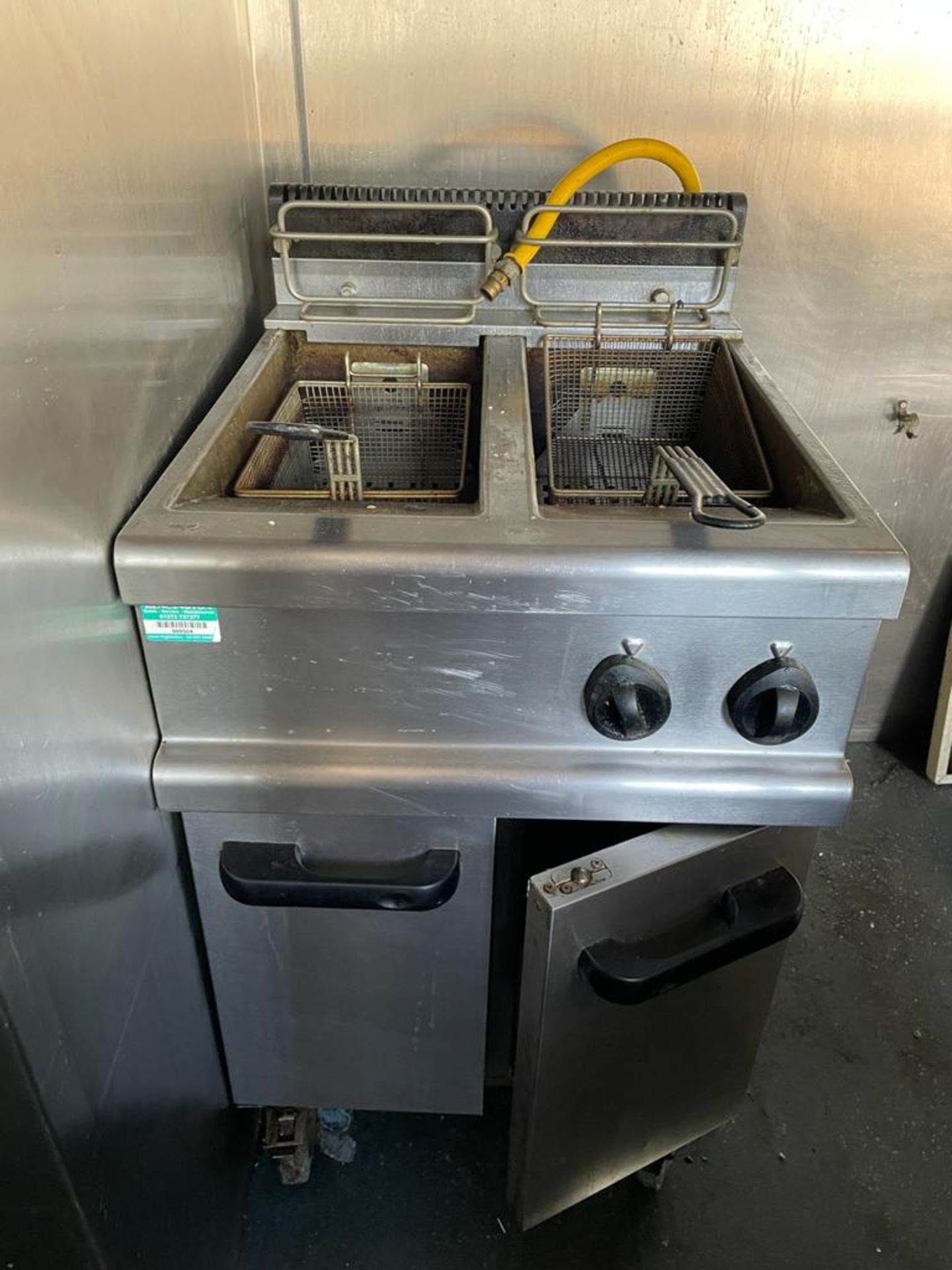 1 x Lincat Twin Tank Fryer With Baskets - Gas Fired - CL667 - Location: Brighton, Sussex, - Image 3 of 4