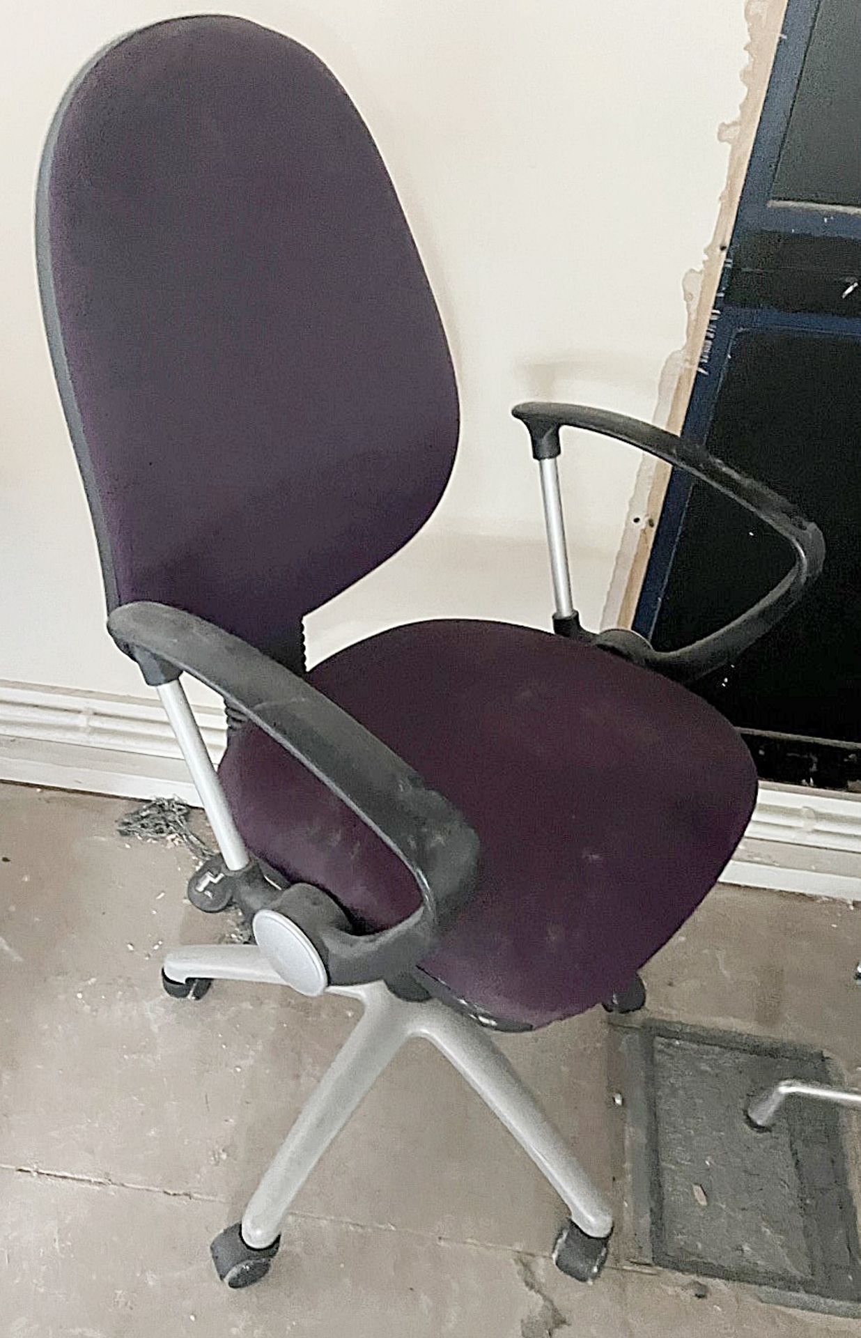 4 x TORASEN 'Mercury' Office Purple Swivel Chairs (M60A) - From An Executive Office Environment - - Image 5 of 6