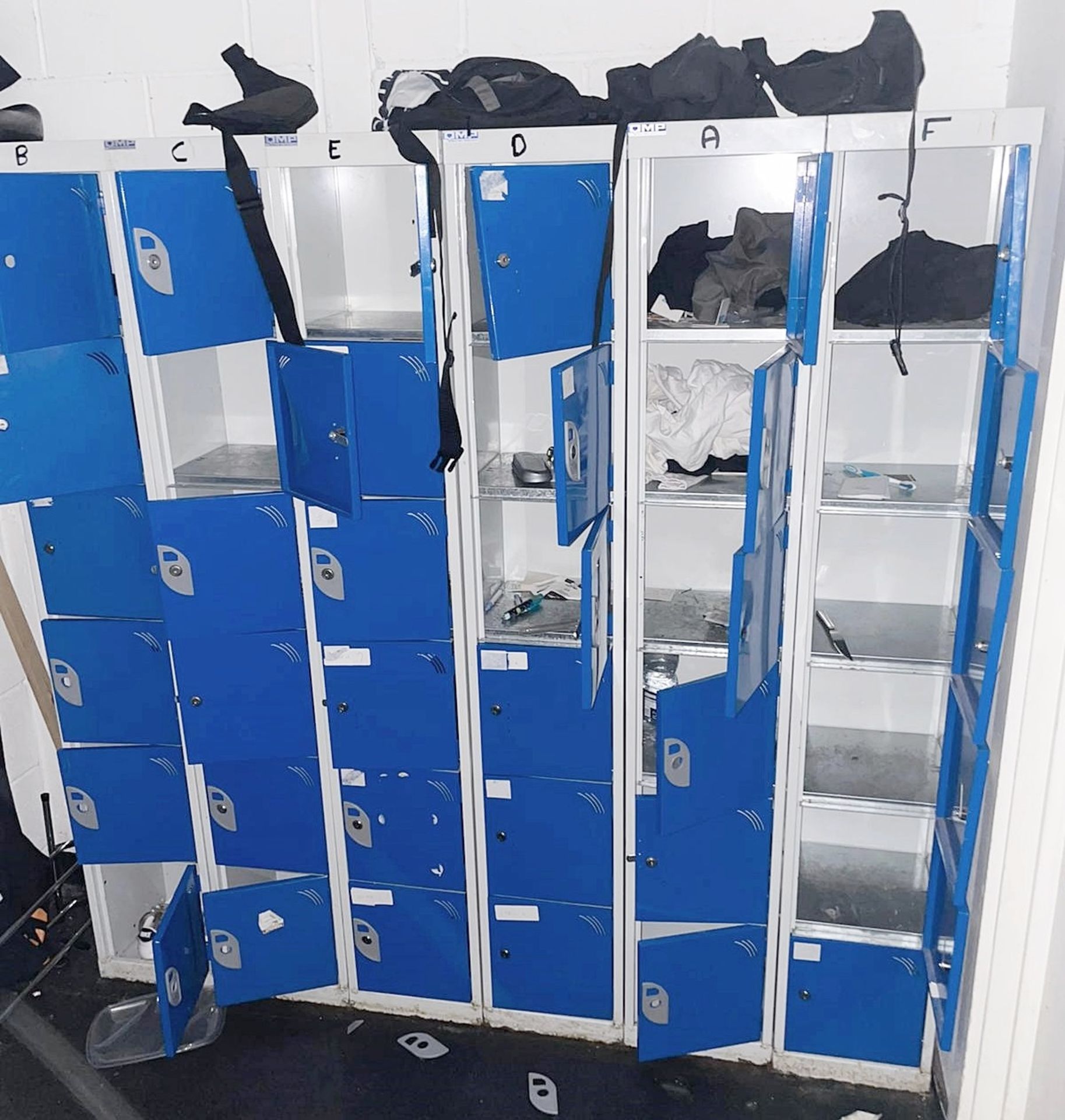 6 x Sets of Upright Staff Lockers - Dimensions: H180 x W30 - CL674 - Location: Telford, TF3 1 x