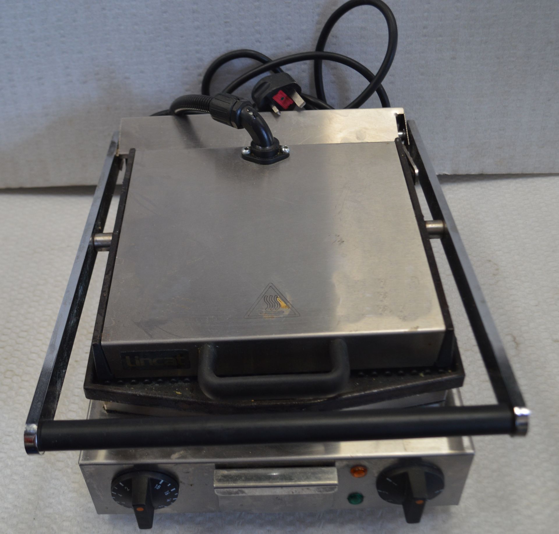 1 x Lincat Electric Contact Panini Grill For Commercial Catering Kitchens - Recently Removed From - Image 2 of 3