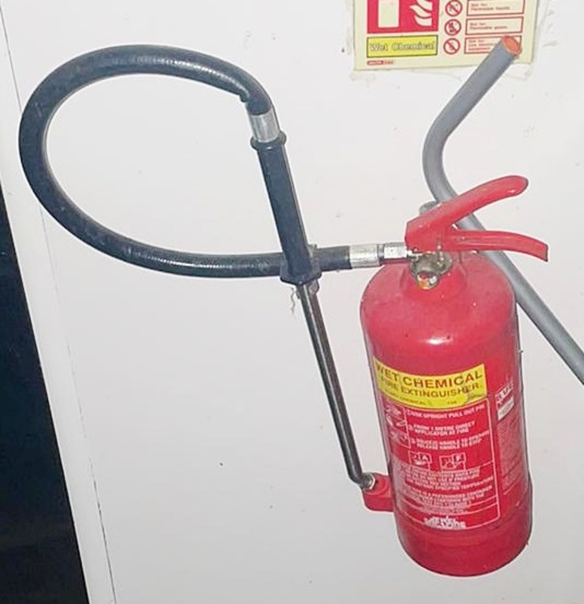 1 x Fire Extinguisher With Hose Attachment - CL674 - Location: Telford, TF3Collections:This item