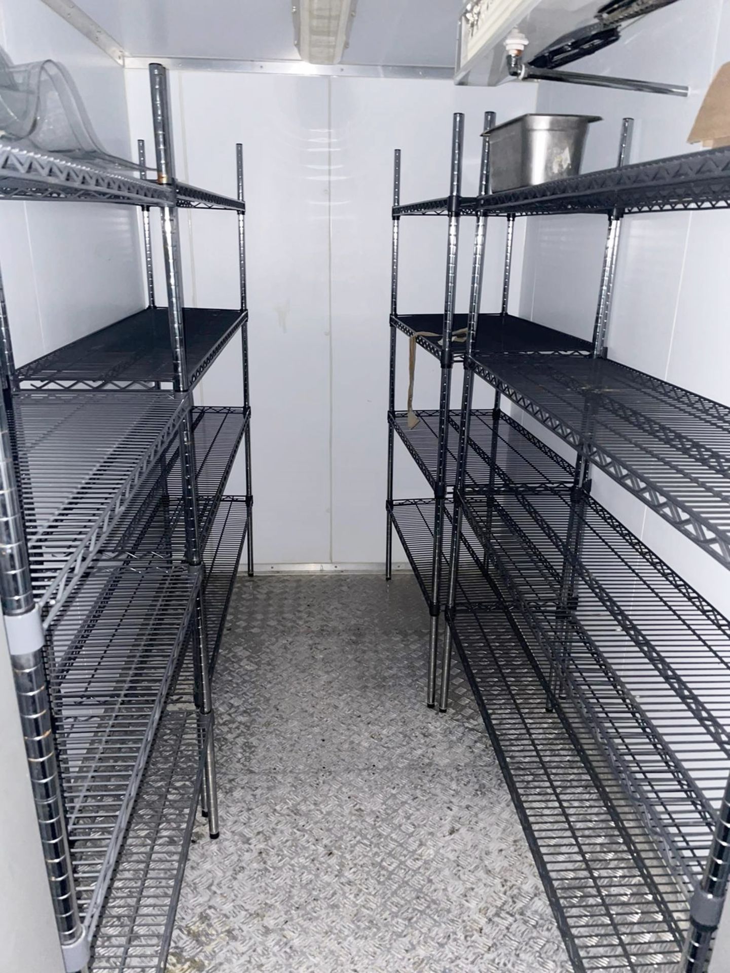 4 x Walk in Freezer Wire Shelves in Chrome - CL674 - Location: Telford, TF3 Collections: This item