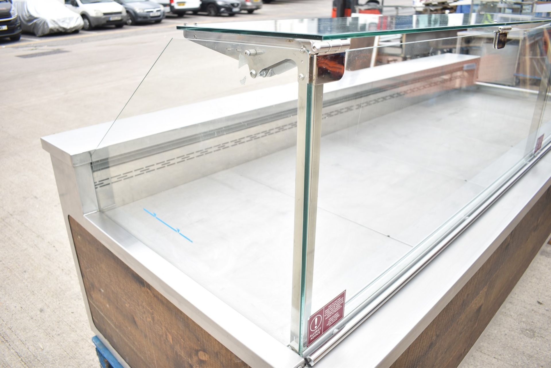 1 x Eurocryor Bistro Refrigerated Retail Counter - Suitable For Takeaways, Butchers, Deli, Cake - Image 3 of 28