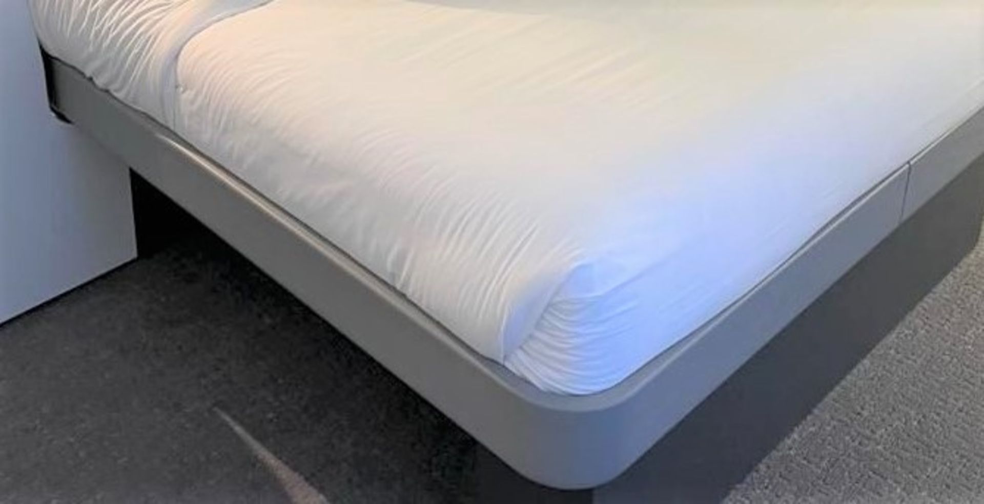 1 x Double Adjustable Space Saving Smart Bed With Serta Motion Memory Foam Mattress! - Image 7 of 11