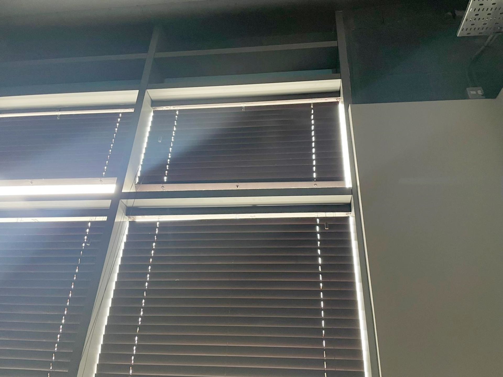 14 x Window Blinds - Includes Large and Small Sizes - CL674 - Location: Telford, TF3Collections:This - Image 2 of 4