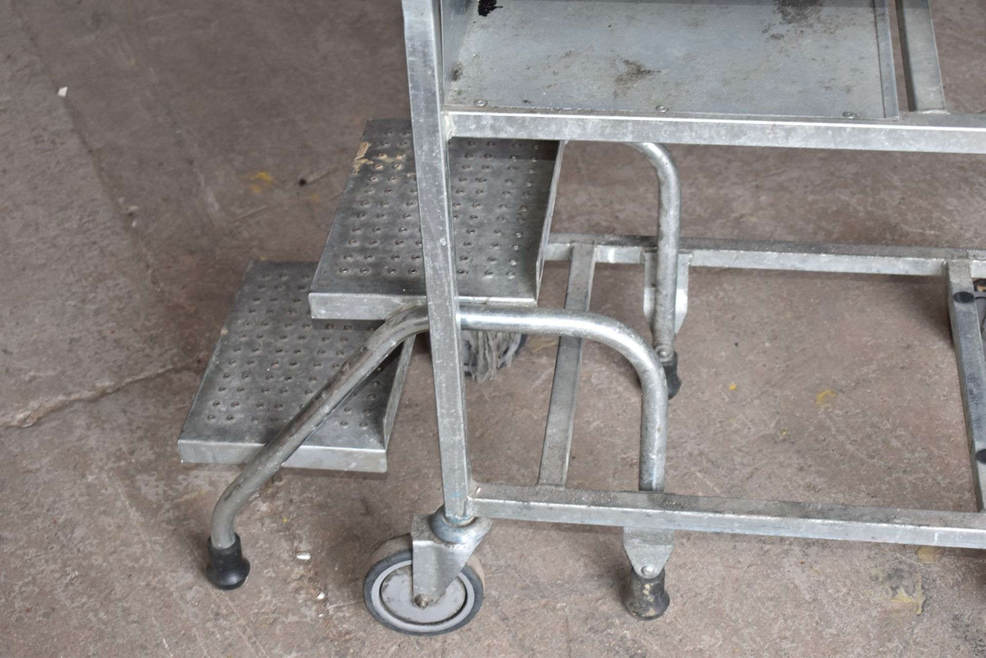 1 x Mobile Work Table With Fold Out Steps - Ideal For Shelf Stackers or Storage Room Steps - - Image 3 of 8