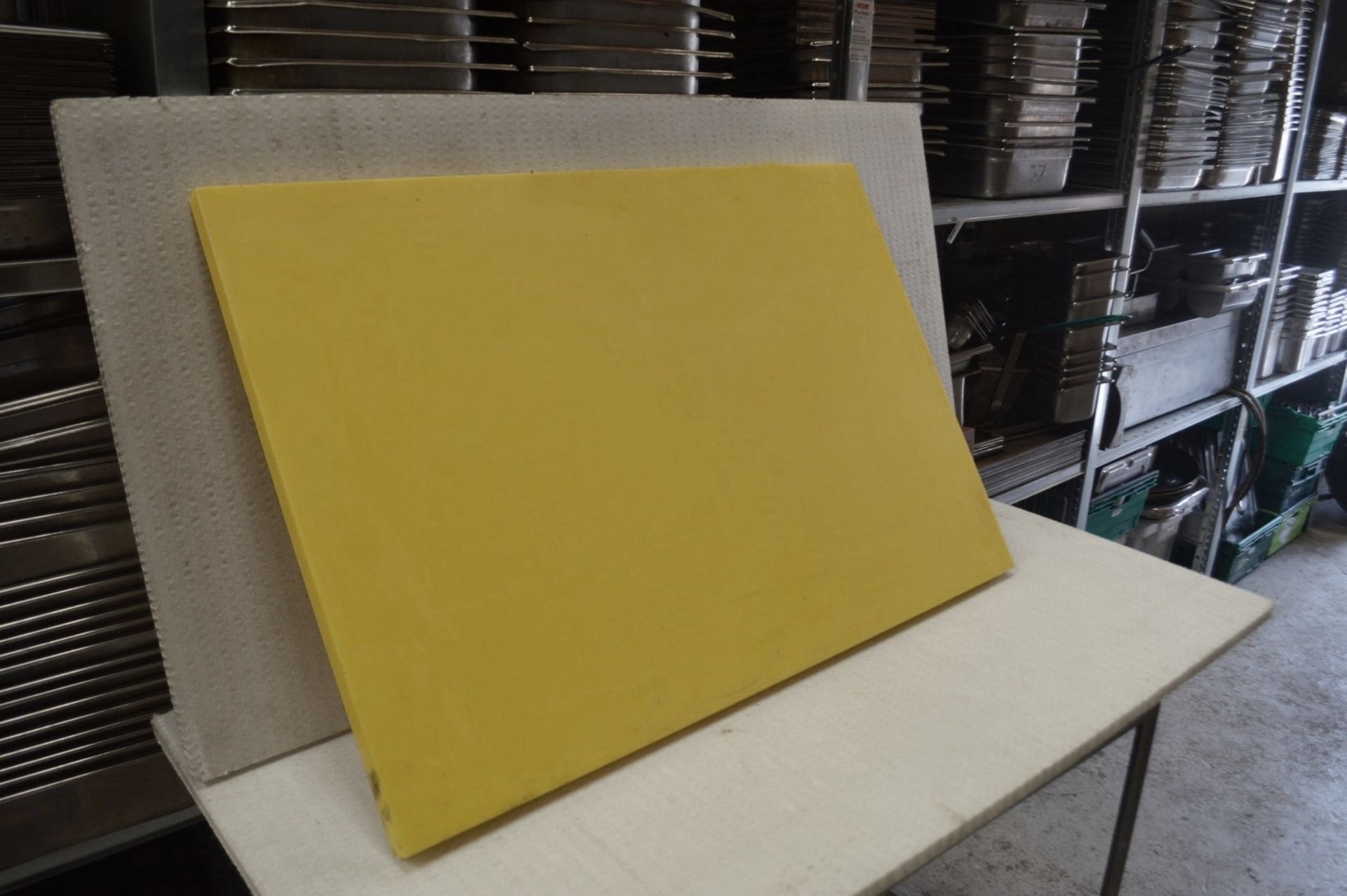 1 x Large Commercial Chopping / Preparation Board - Hygenic and Colour Coded Yellow - Dimensions: - Image 3 of 3