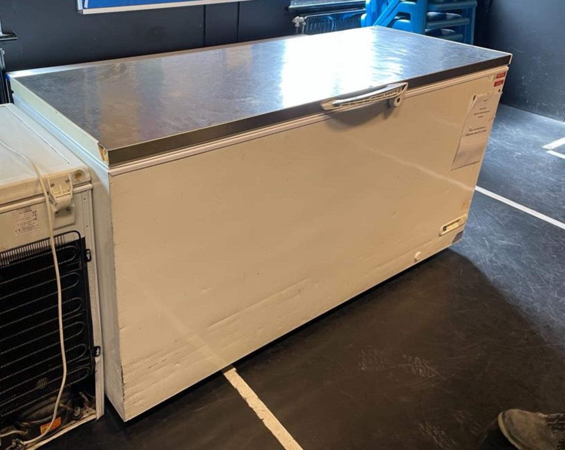 1 x Commercial Countertop 6ft Storage Freezer With Stainless Steel Lid - Recently Removed From