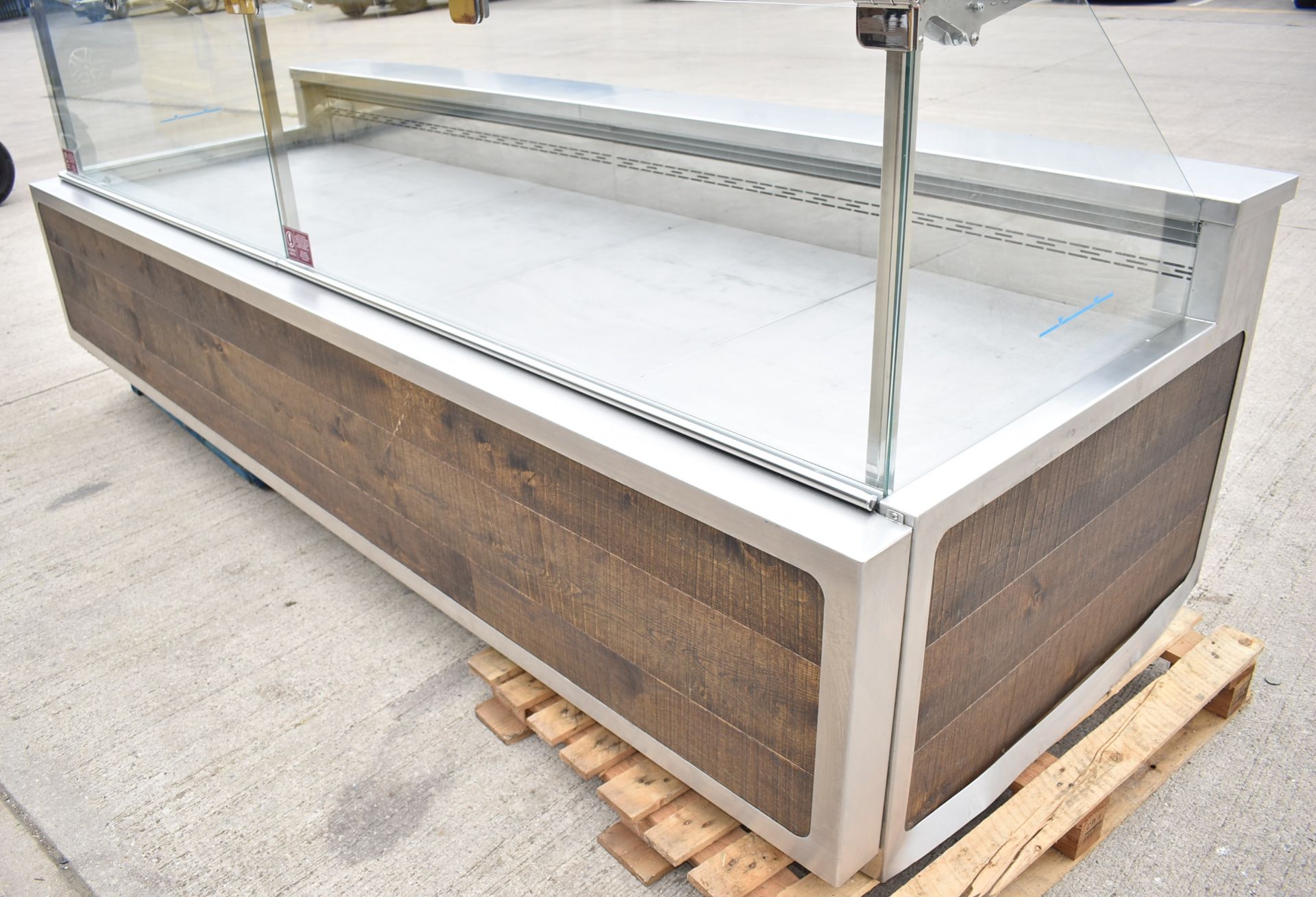 1 x Eurocryor Bistro Refrigerated Retail Counter - Suitable For Takeaways, Butchers, Deli, Cake - Image 13 of 28