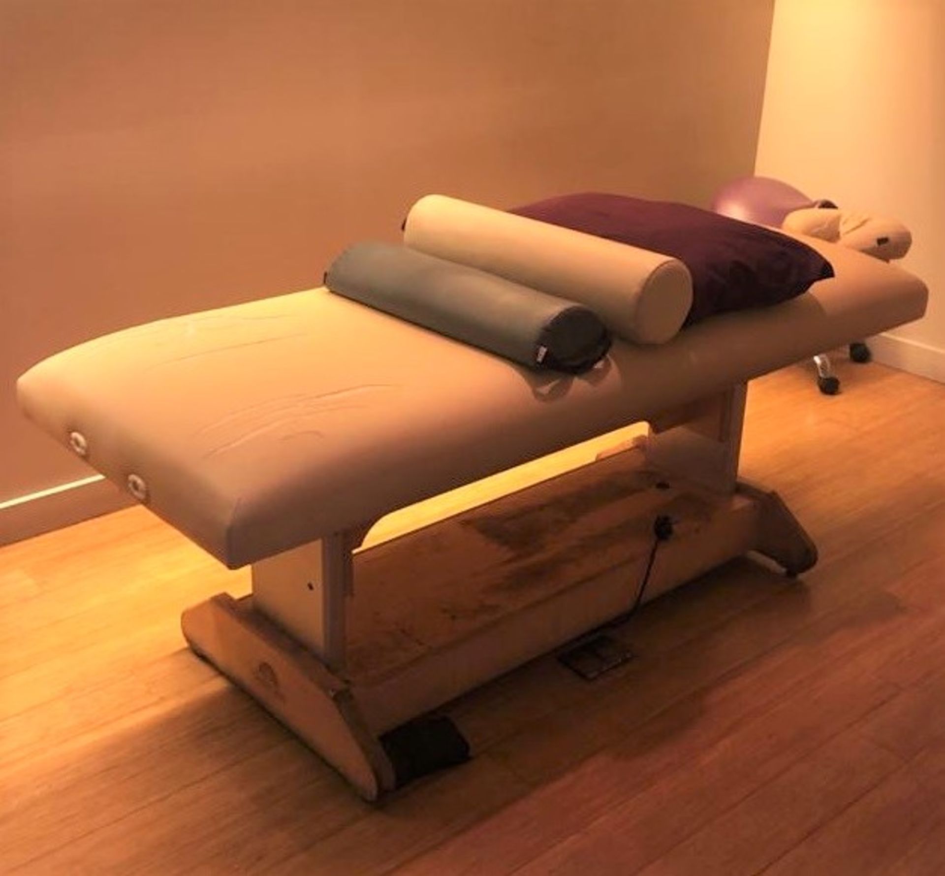 2 x Oakworks Clinician Electric-Hydraulic Massage Tables With Footpedals and Linak HBWO Remote - Image 5 of 8