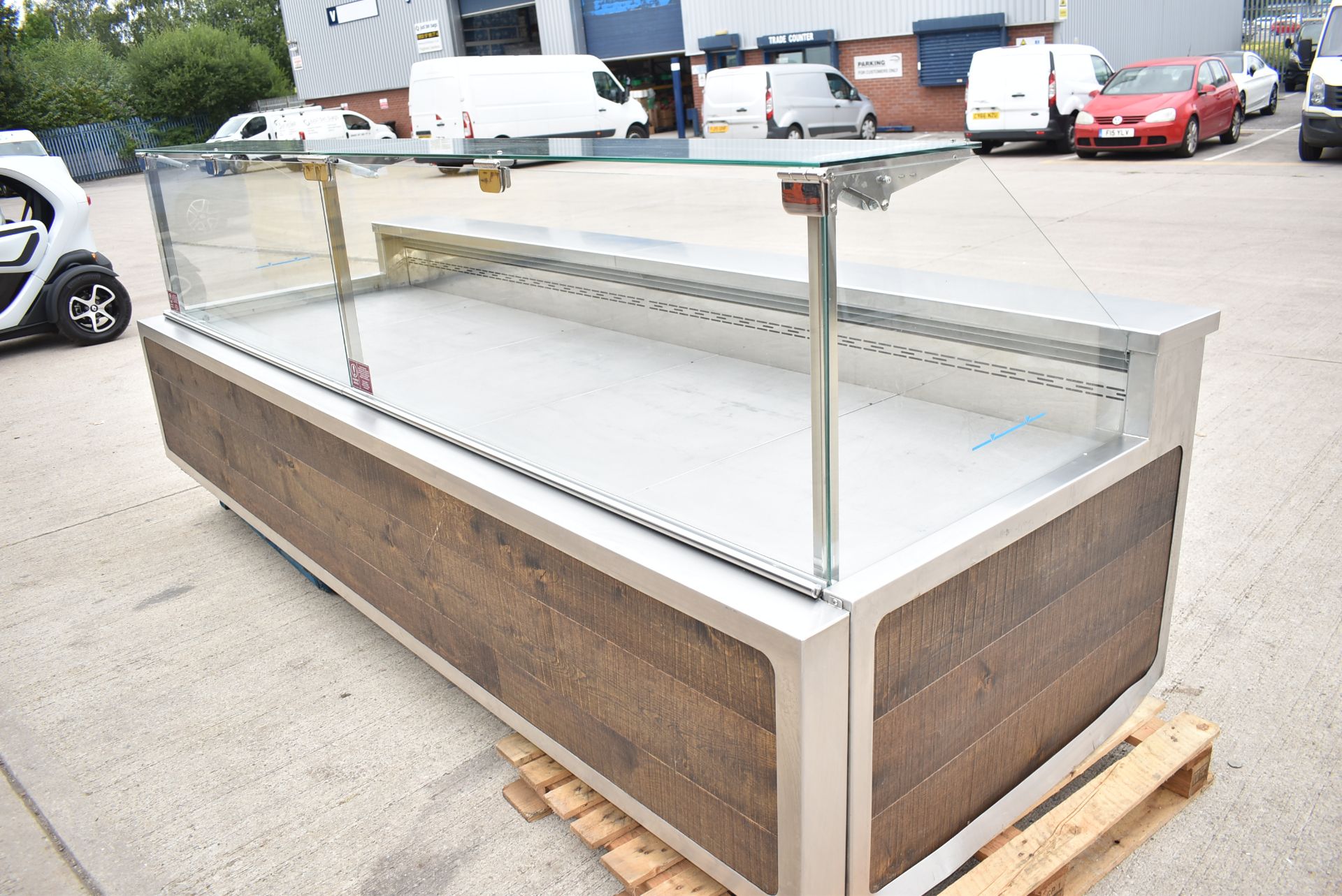 1 x Eurocryor Bistro Refrigerated Retail Counter - Suitable For Takeaways, Butchers, Deli, Cake - Image 27 of 28