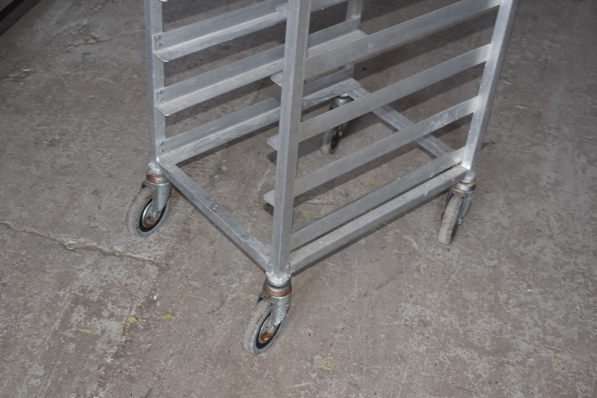 1 x Stainless Steel Commercial Kitchen Tray Rack on Wheels - Suitable For Upto 12 Trays Measuring 38 - Image 5 of 7