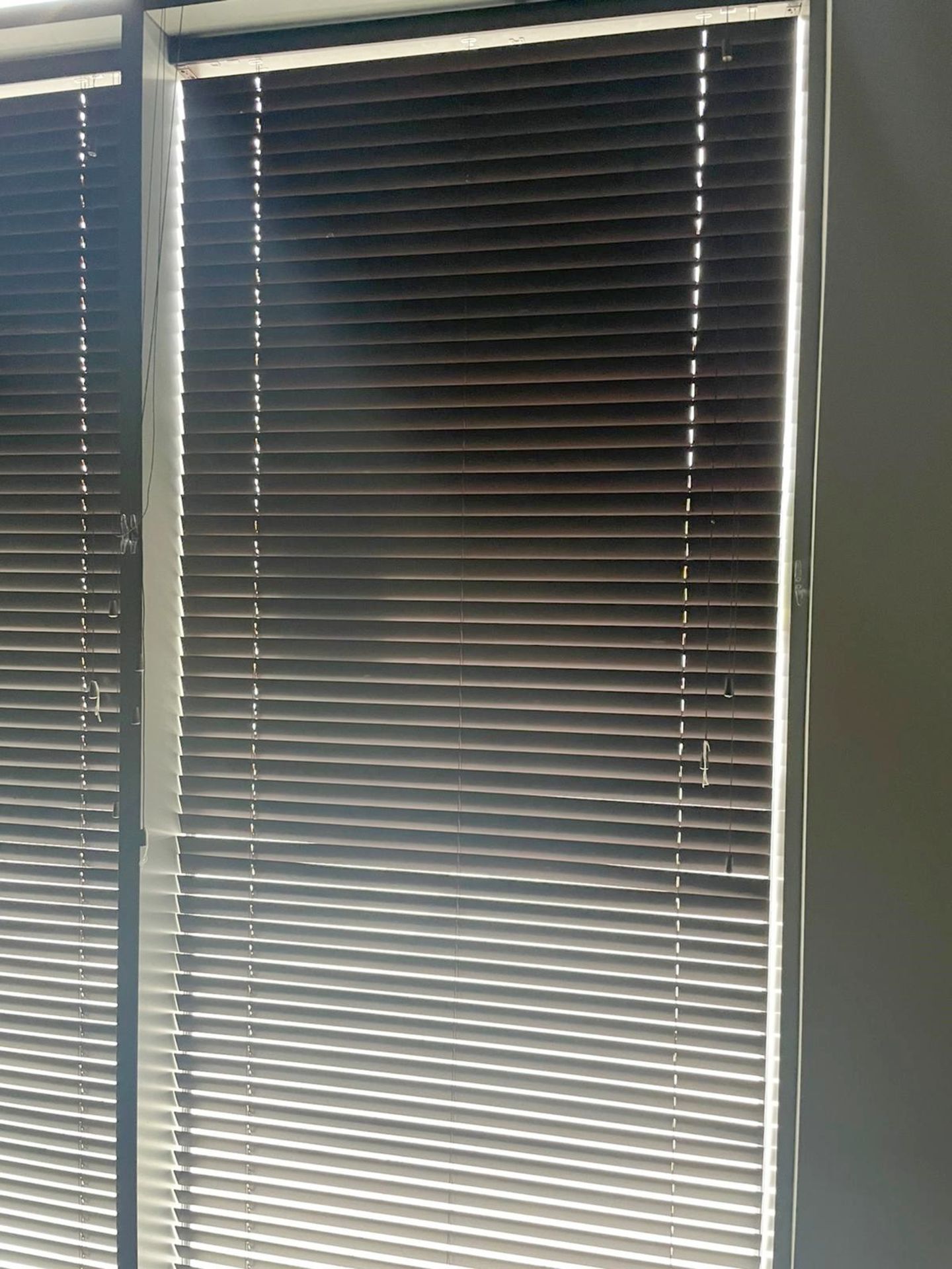 14 x Window Blinds - Includes Large and Small Sizes - CL674 - Location: Telford, TF3Collections:This